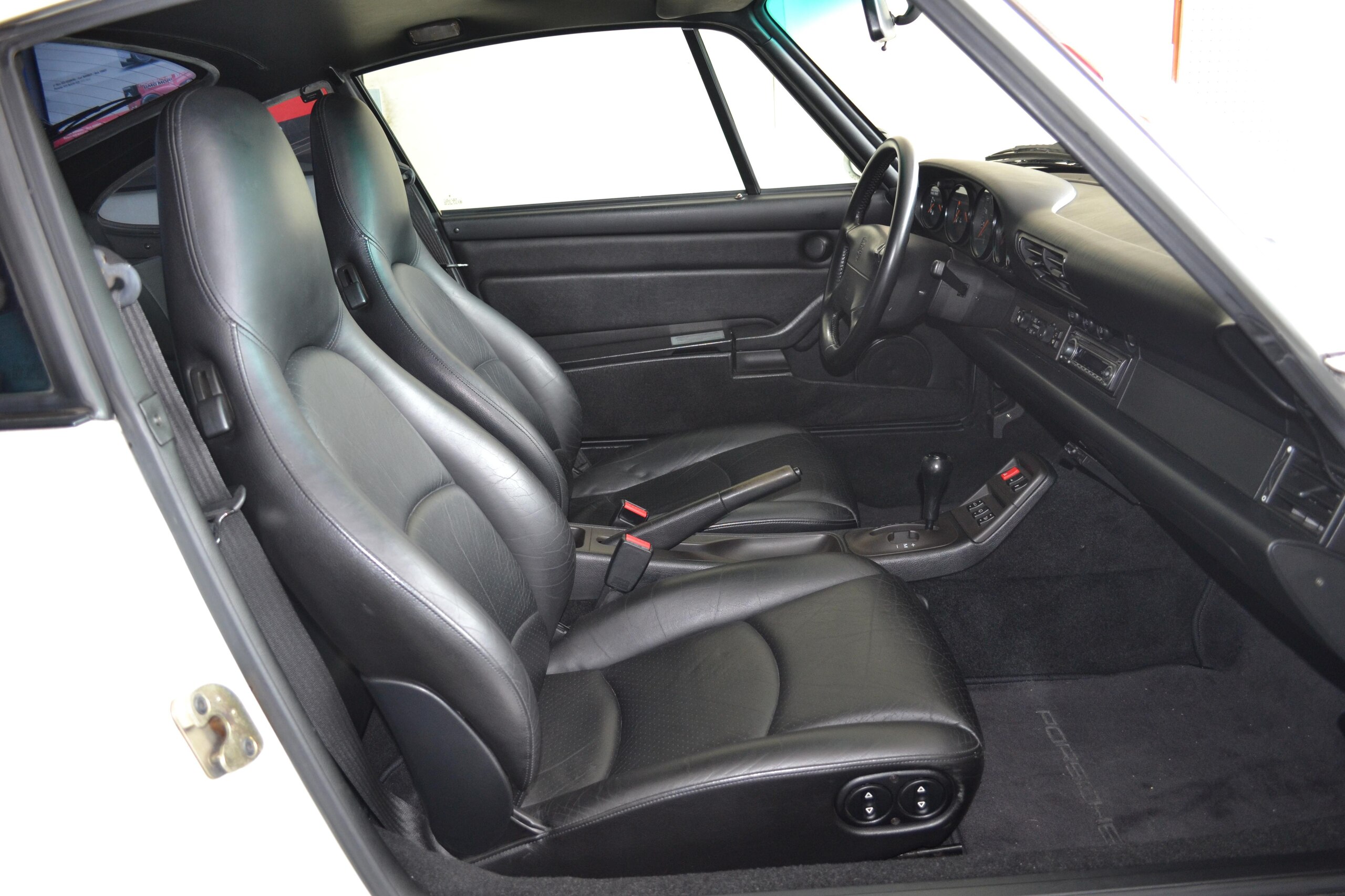 1995 Porsche 911 Carrera 2 — Photo 13 / 24