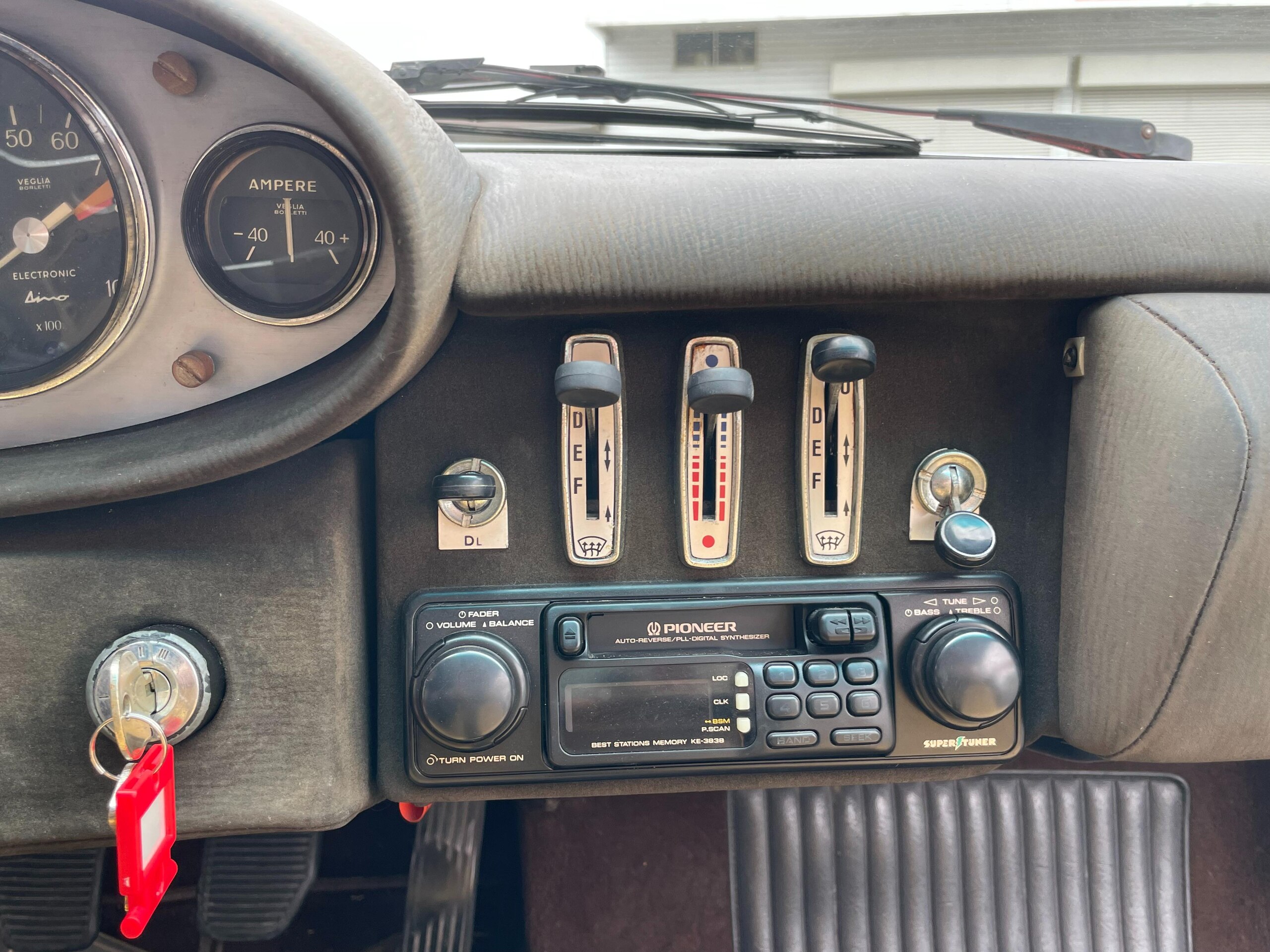 1972 Ferrari DINO 246GT — Photo 8 / 13