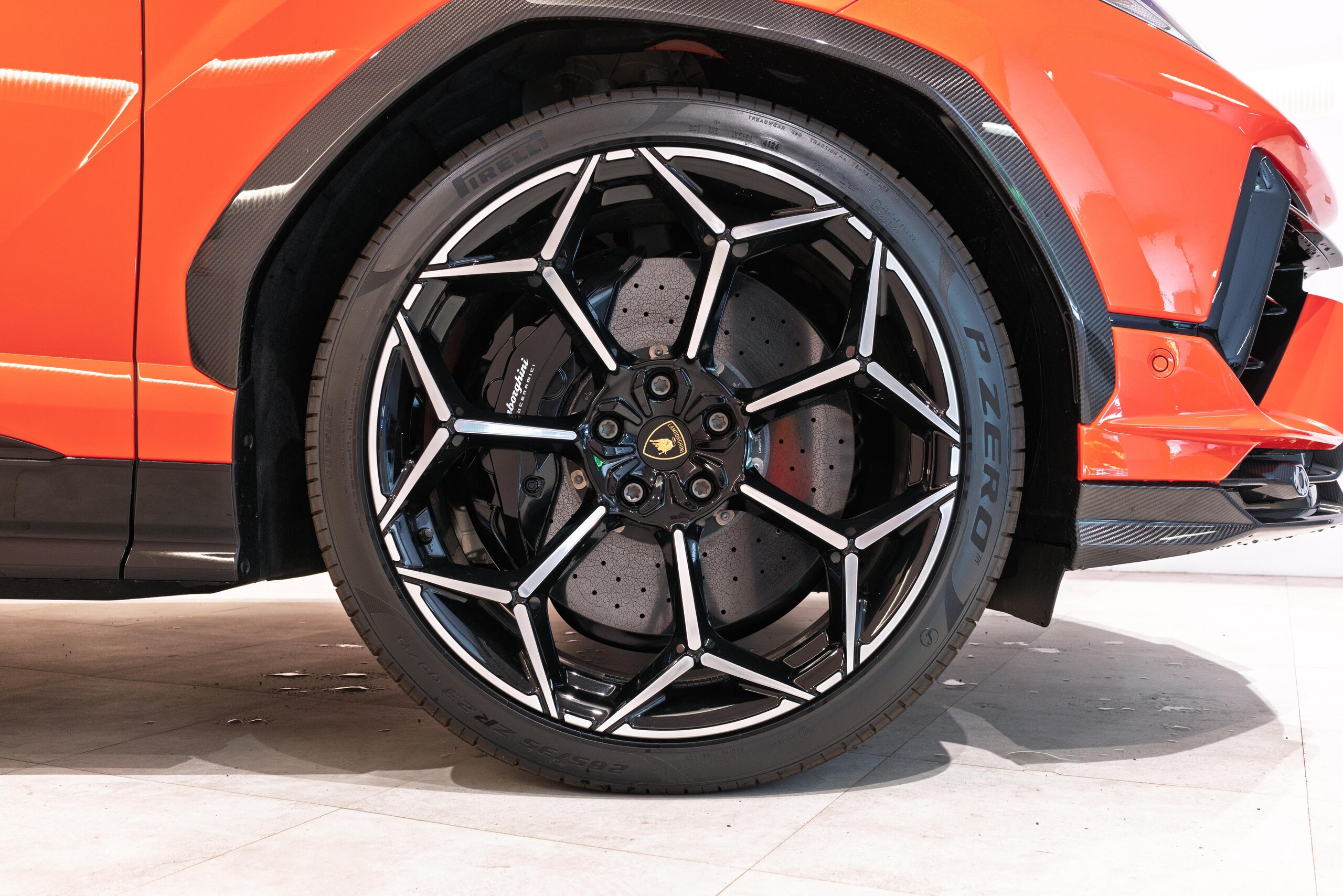 2025 Lamborghini Urus Performante — Photo 20 / 22