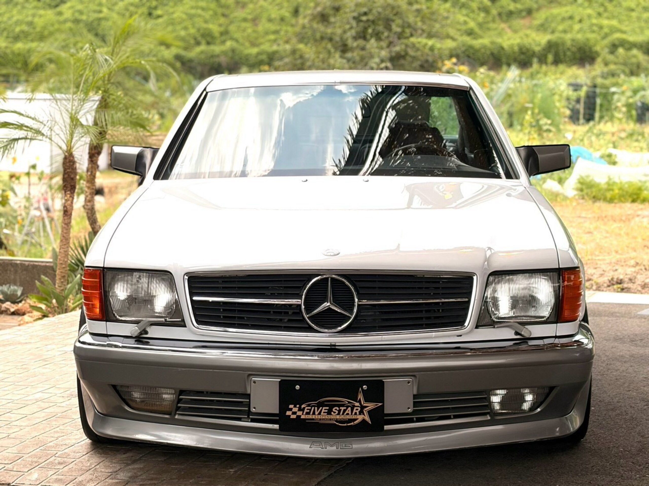 1986 Mercedes Benz 560SEC White Exterior for sale in Japan