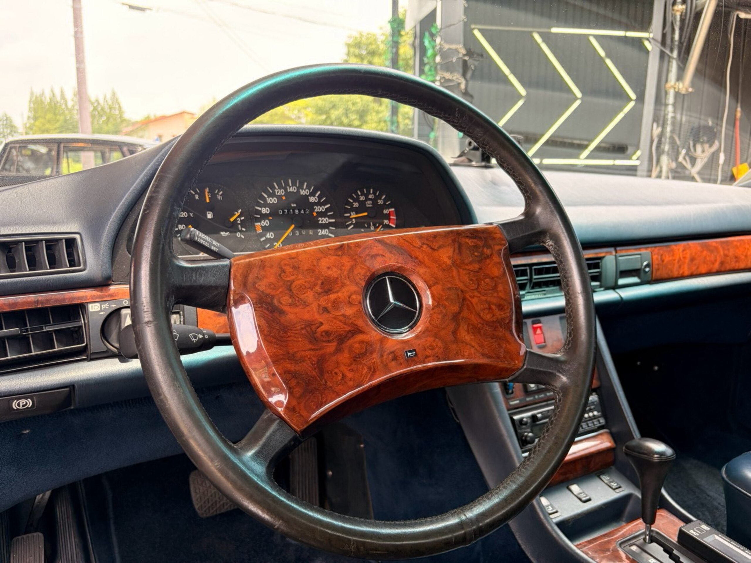 1986 Mercedes Benz 560SEC — Photo 6 / 36