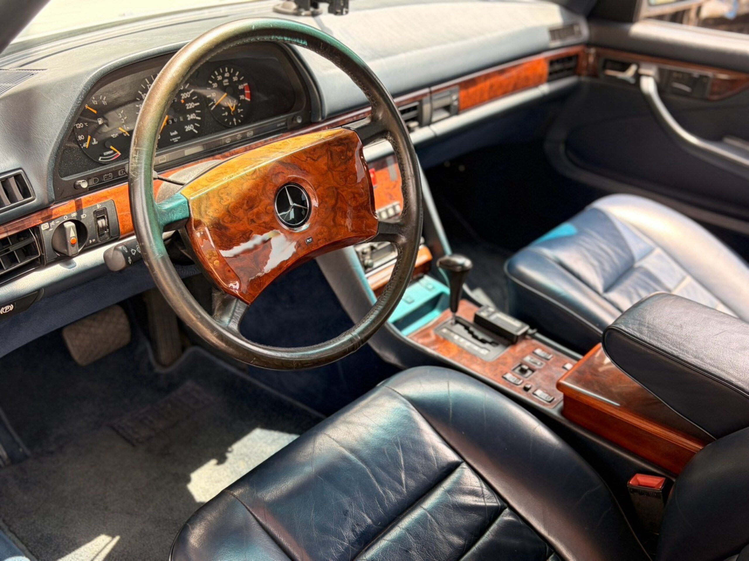 1986 Mercedes Benz 560SEC — Photo 15 / 36