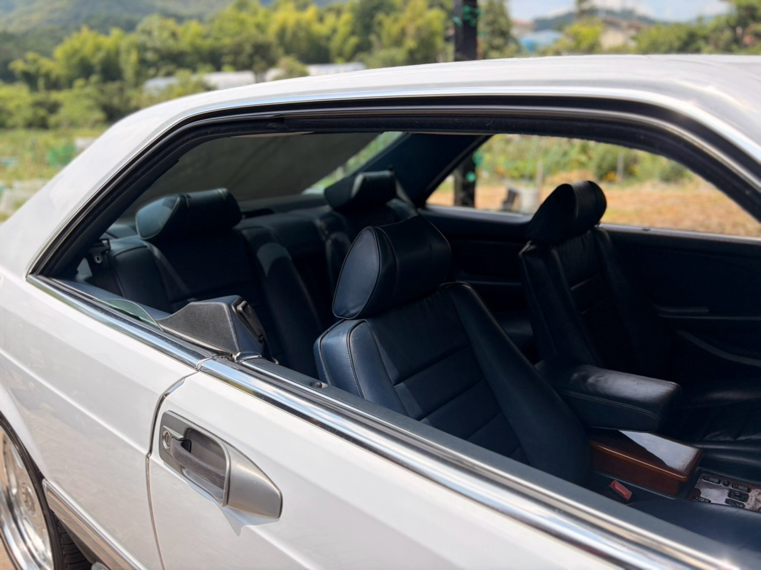 1986 Mercedes Benz 560SEC — Photo 19 / 36