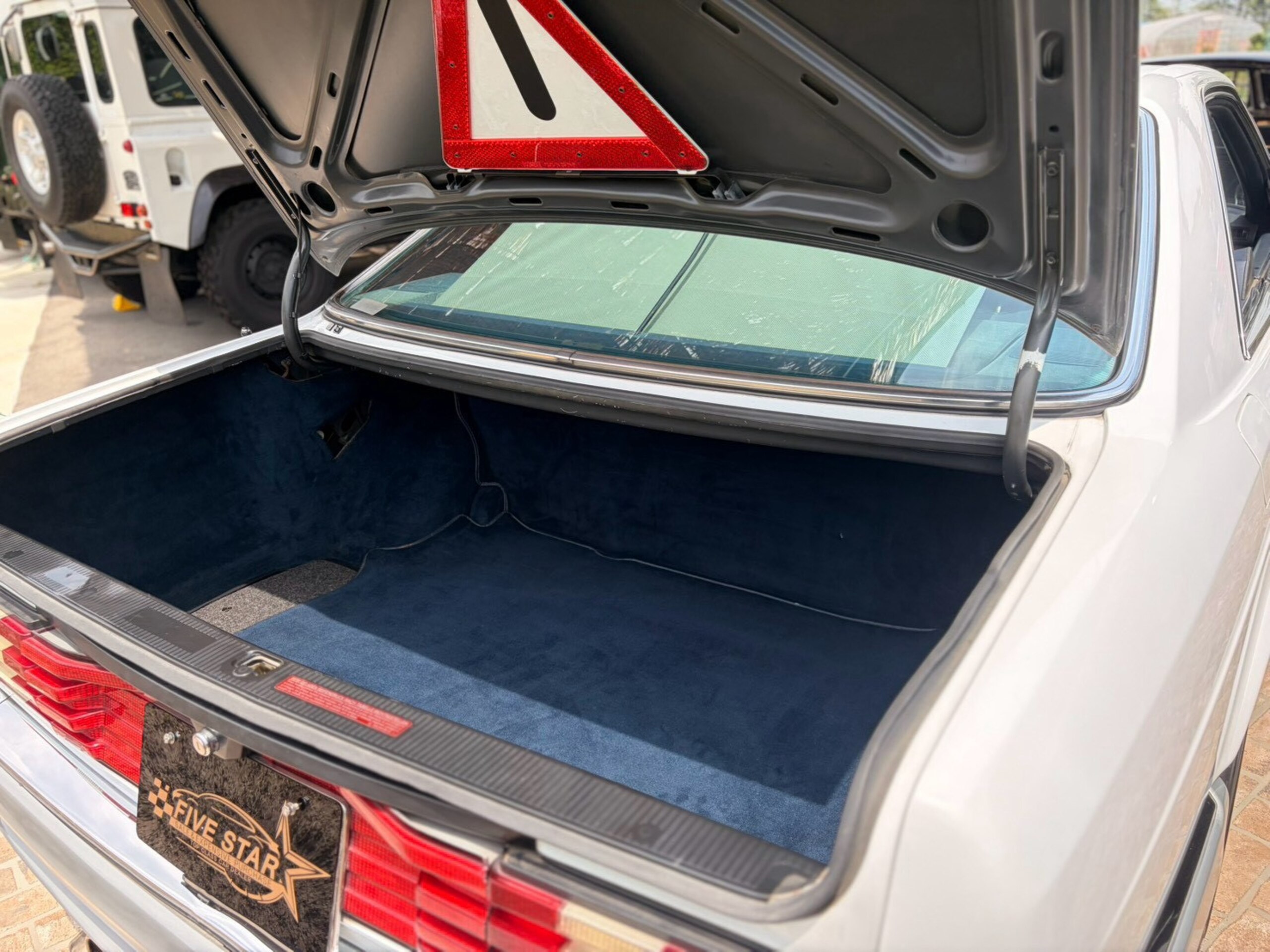 1986 Mercedes Benz 560SEC — Photo 21 / 36