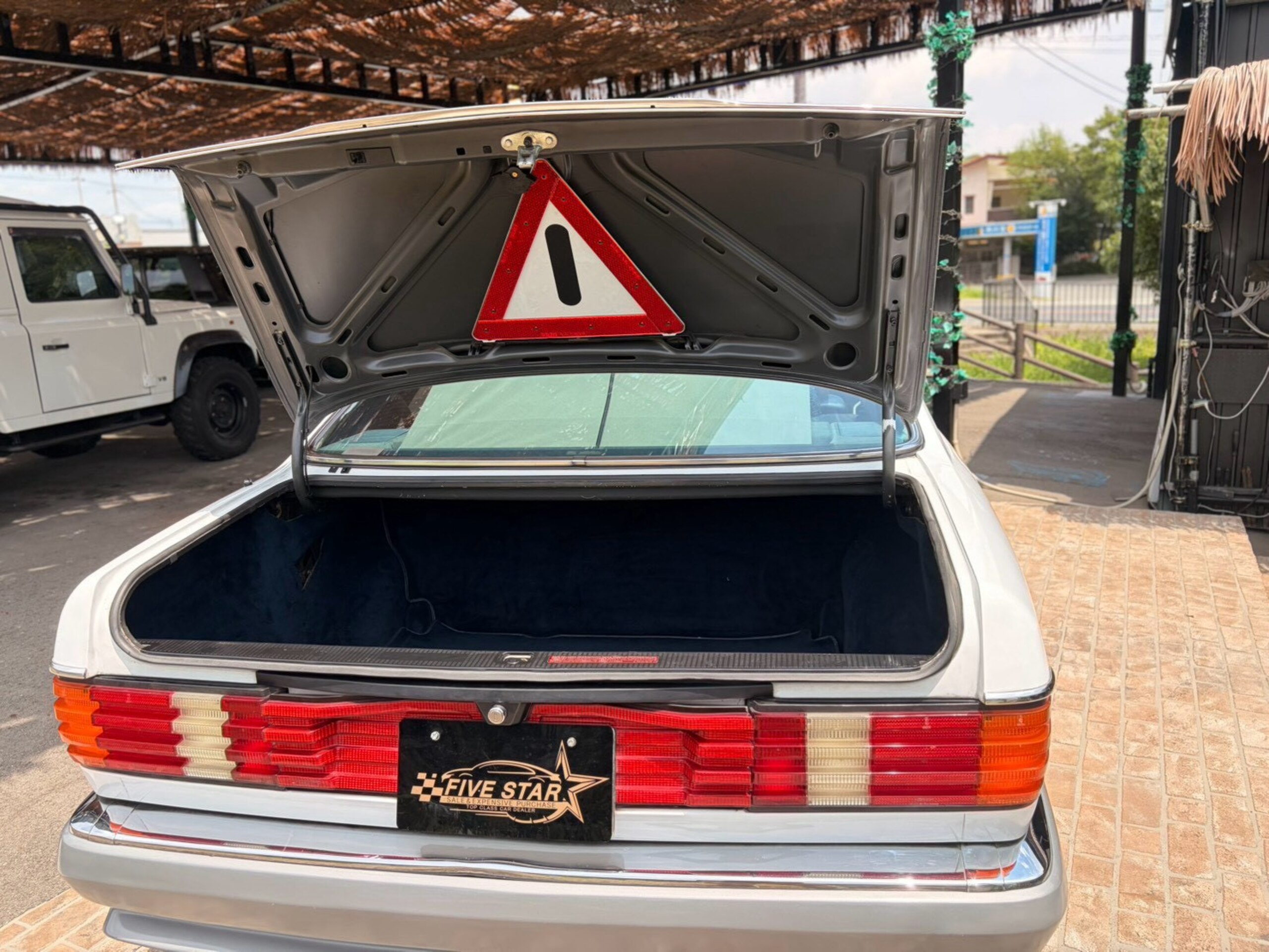 1986 Mercedes Benz 560SEC — Photo 22 / 36