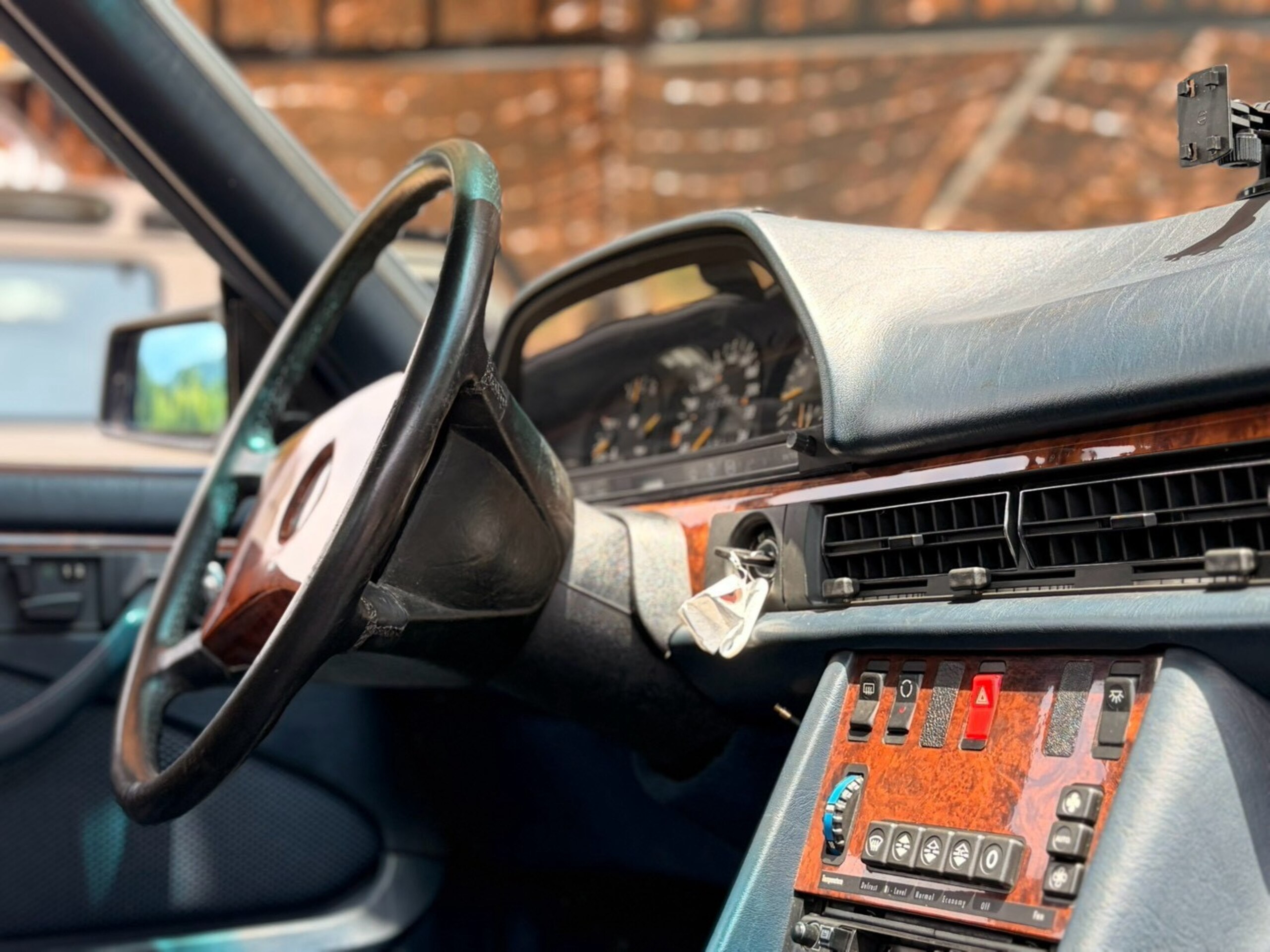 1986 Mercedes Benz 560SEC — Photo 24 / 36
