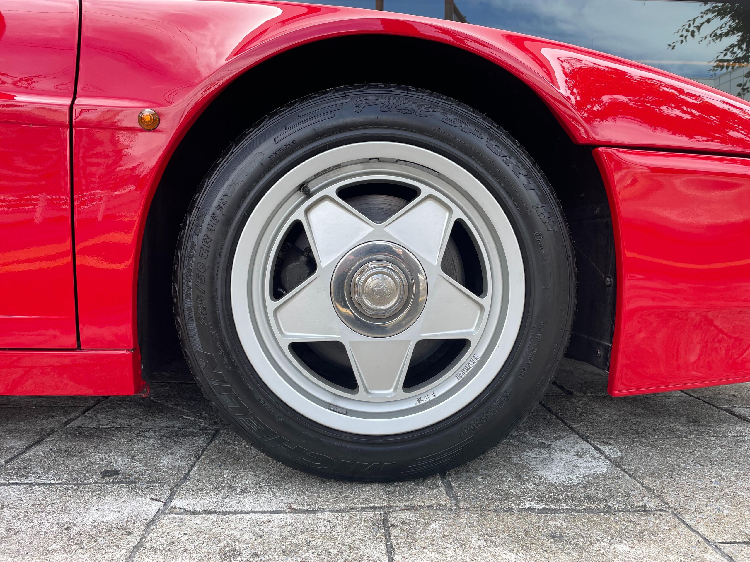1988 Ferrari Testarossa — Photo 16 / 33
