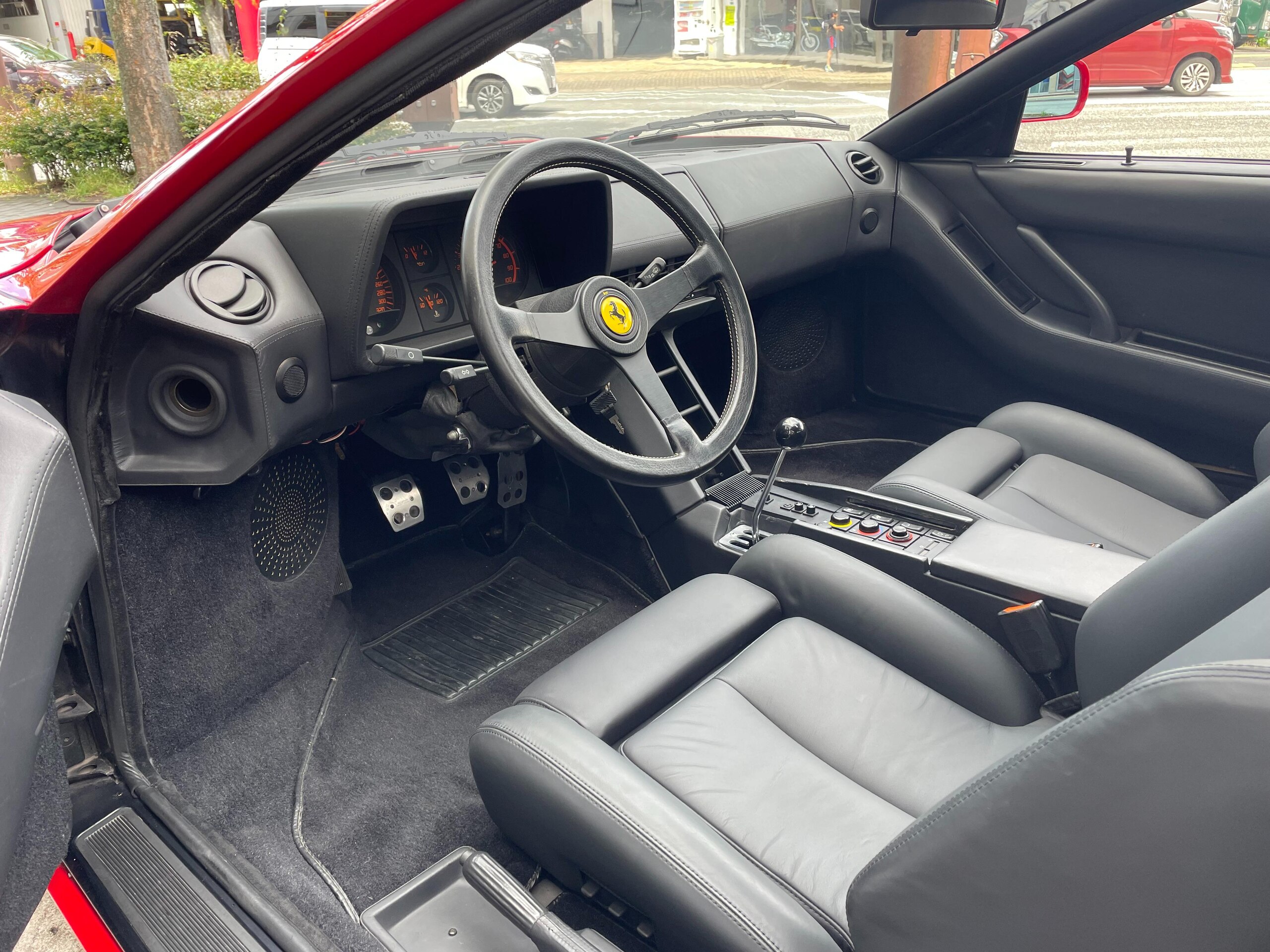1988 Ferrari Testarossa — Photo 18 / 33