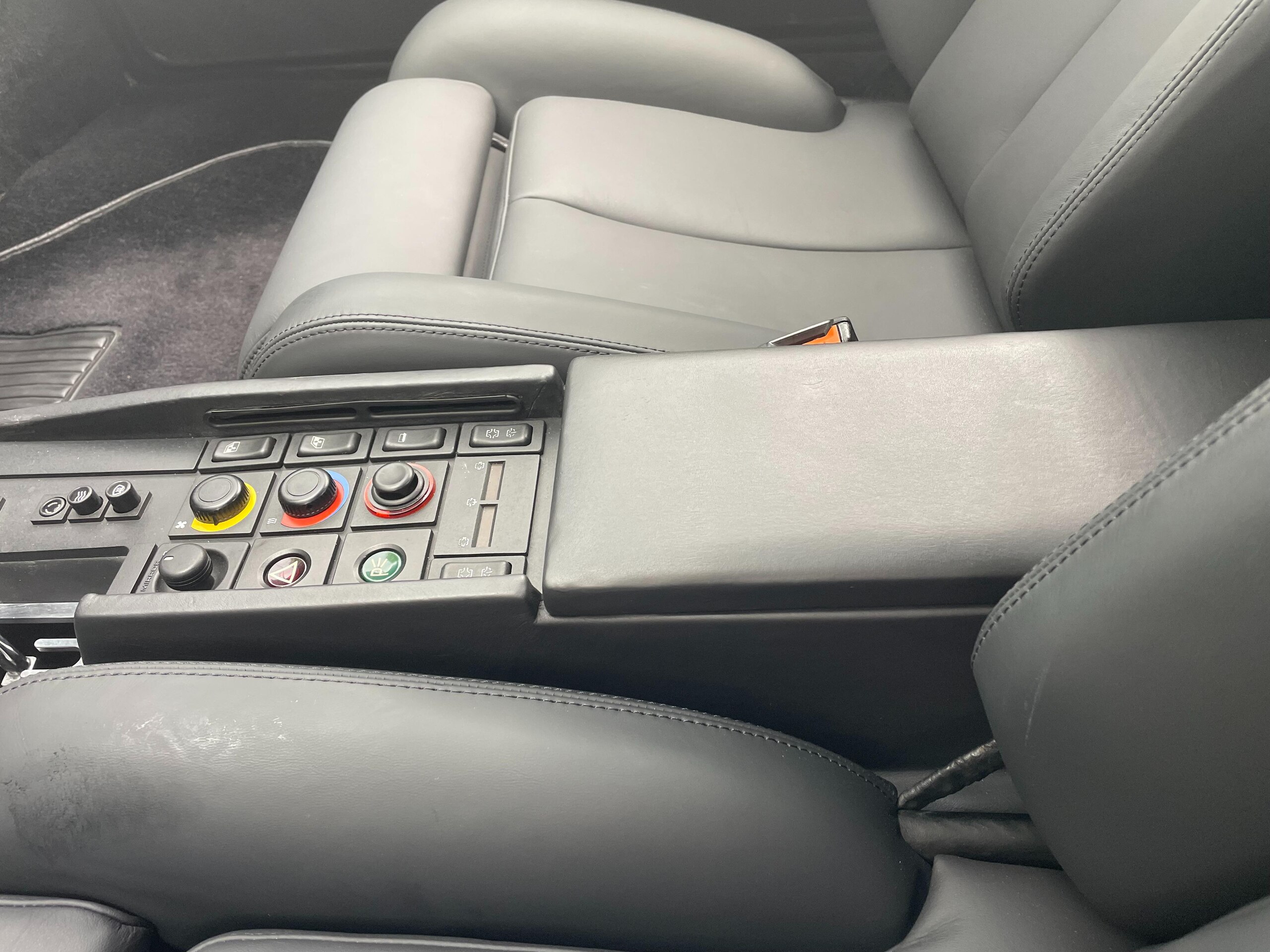 1988 Ferrari Testarossa — Photo 27 / 33