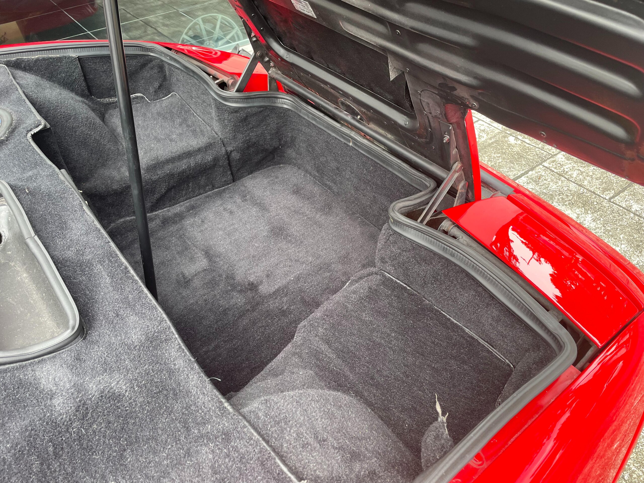 1988 Ferrari Testarossa — Photo 31 / 33