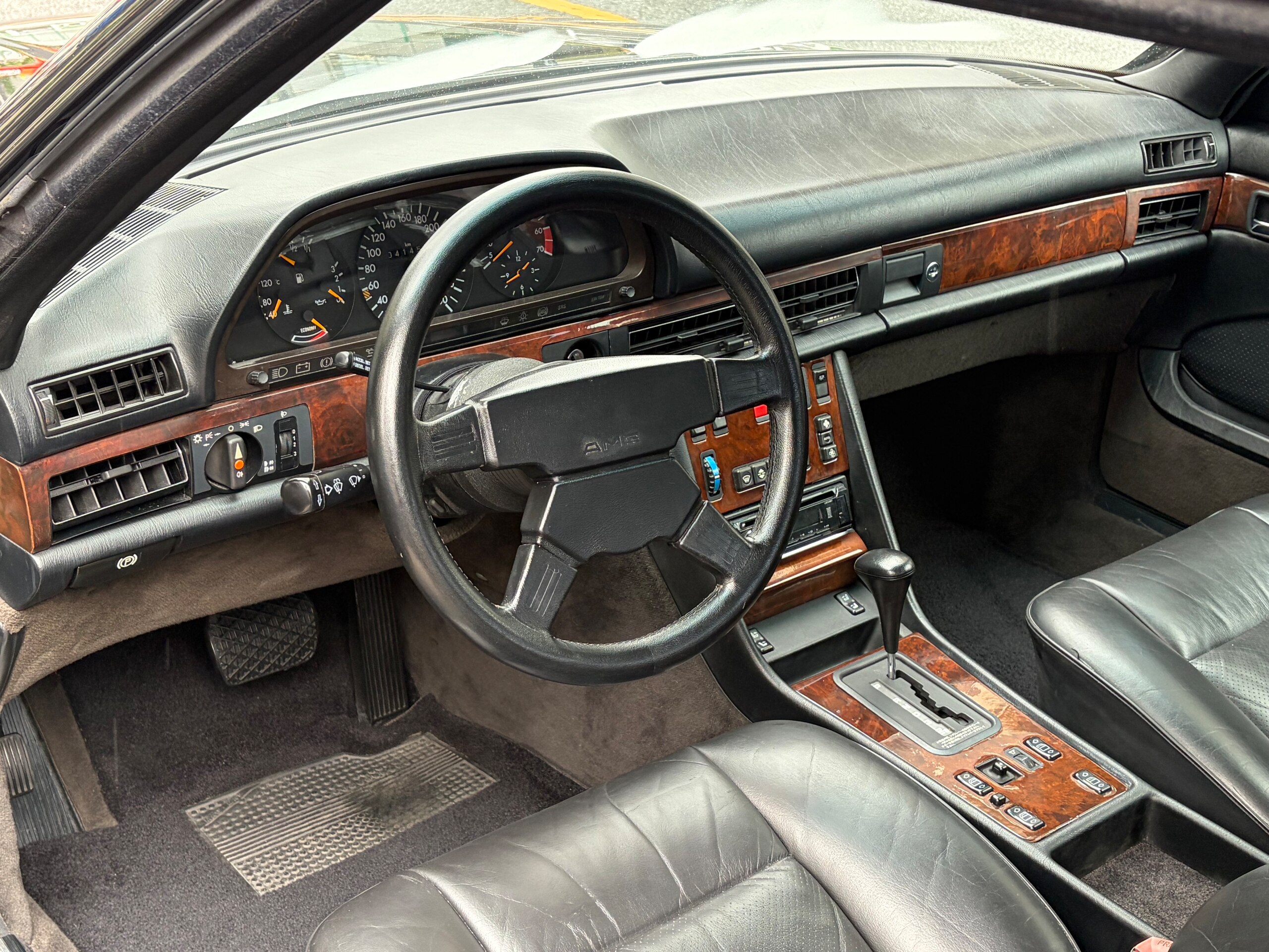 1990 Mercedes Benz 560SEC — Photo 8 / 39