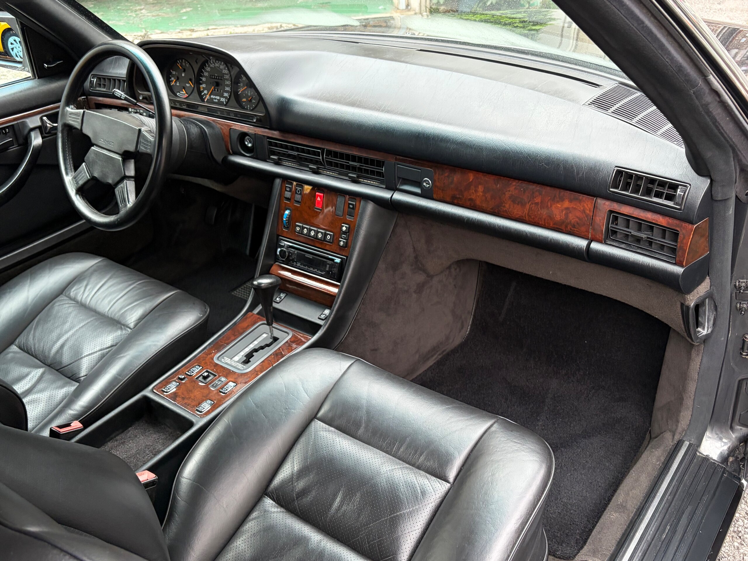 1990 Mercedes Benz 560SEC — Photo 10 / 39