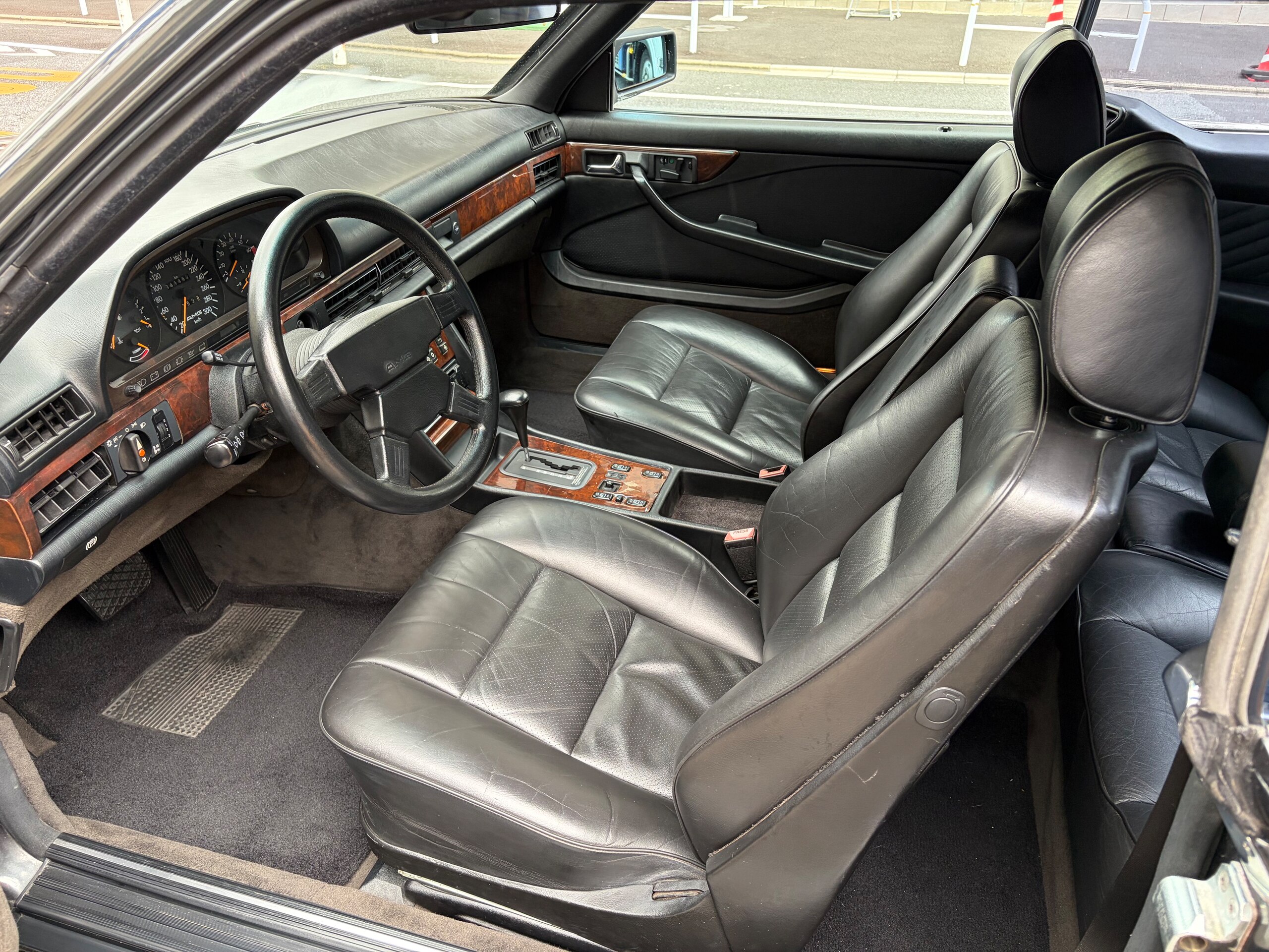 1990 Mercedes Benz 560SEC — Photo 12 / 39