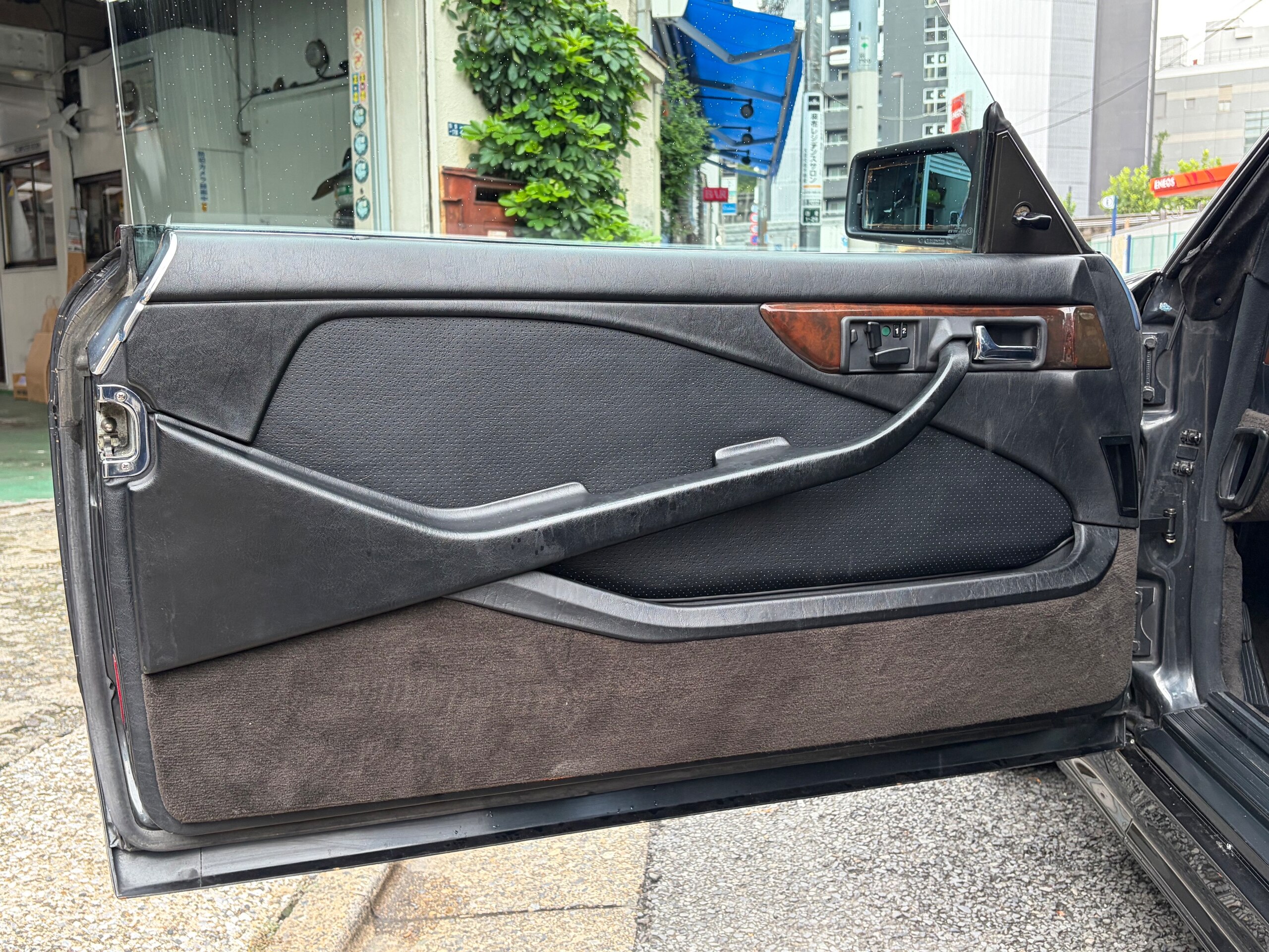 1990 Mercedes Benz 560SEC — Photo 13 / 39