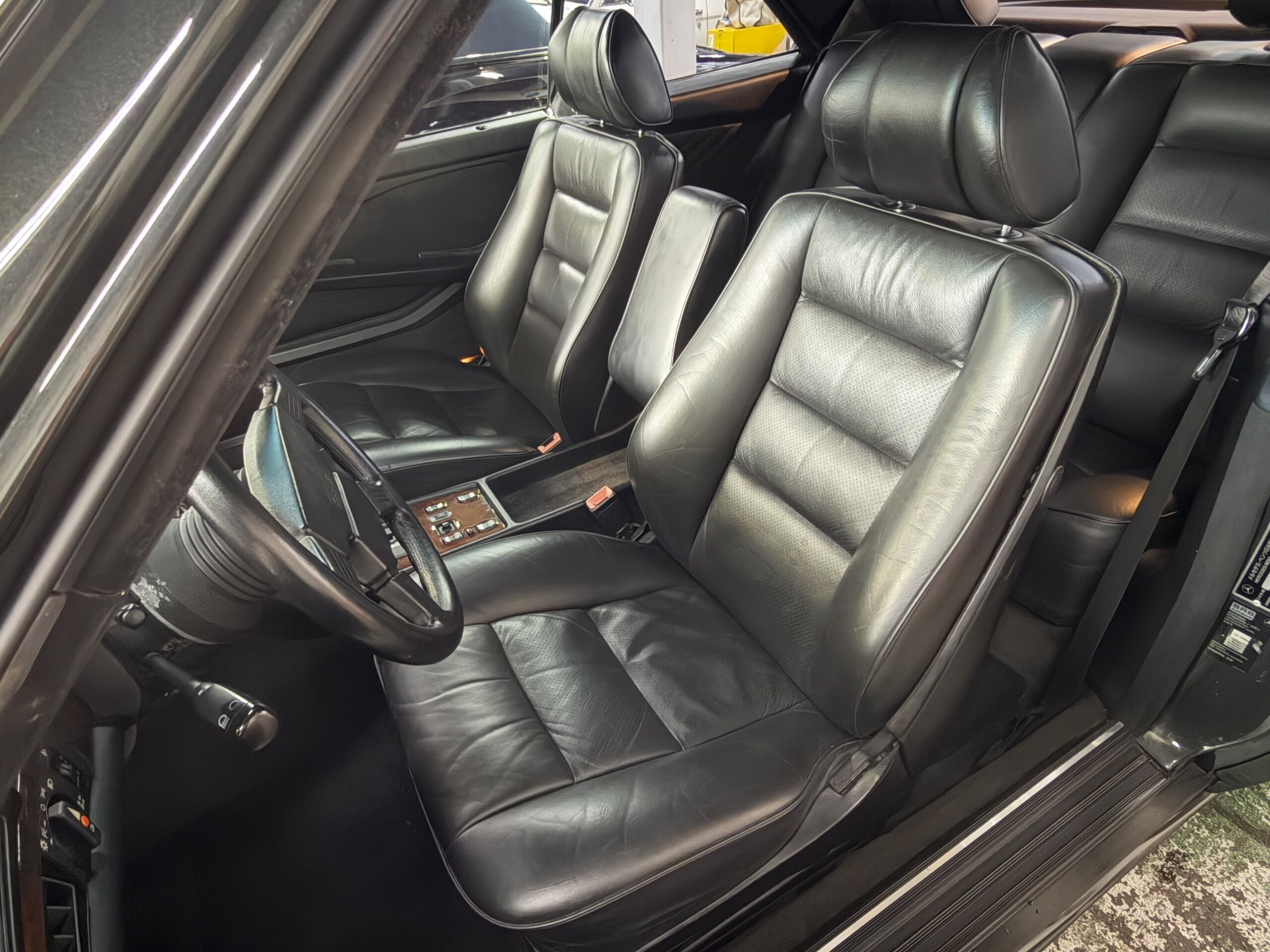 1990 Mercedes Benz 560SEC — Photo 14 / 39