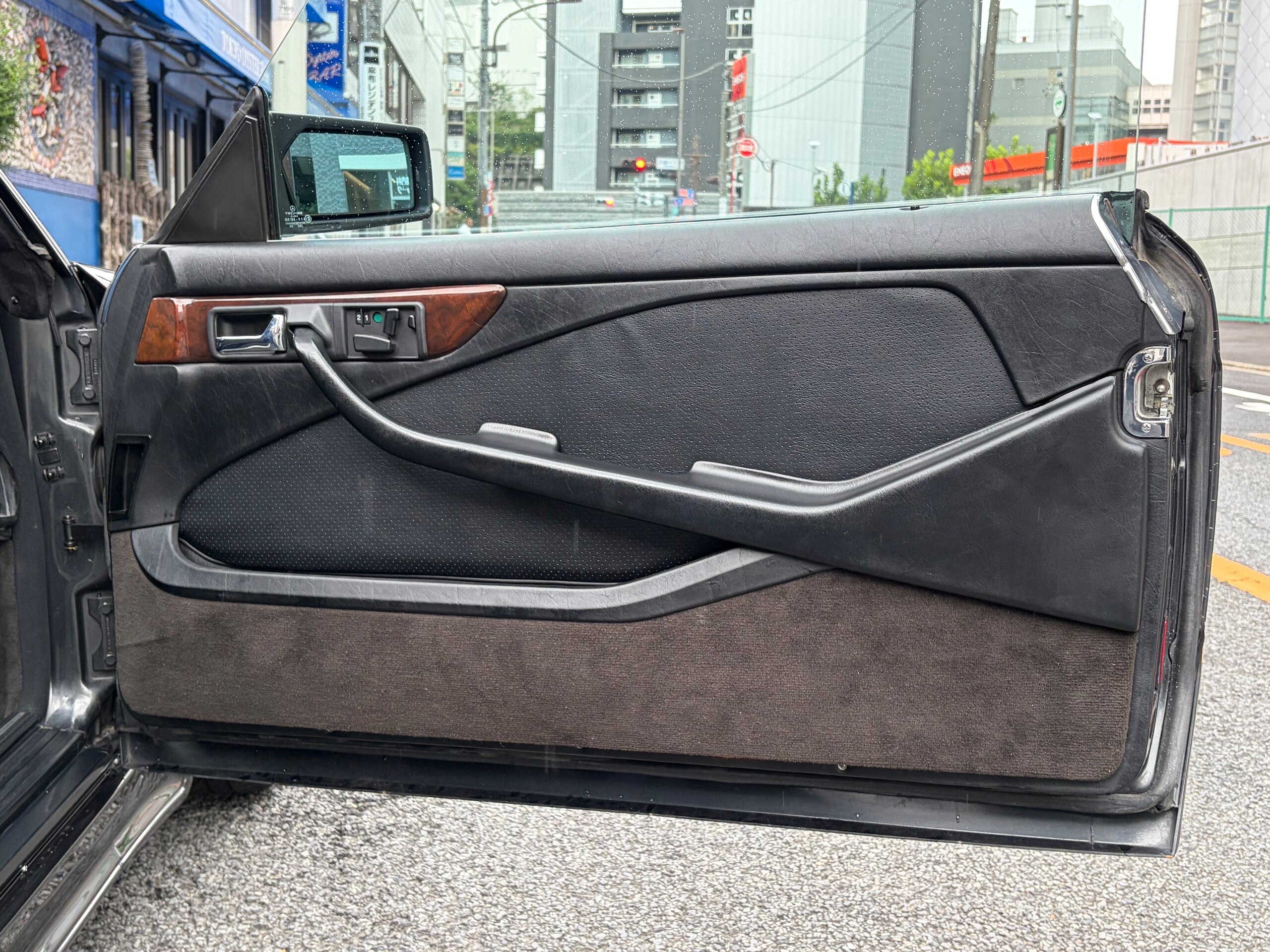 1990 Mercedes Benz 560SEC — Photo 22 / 39
