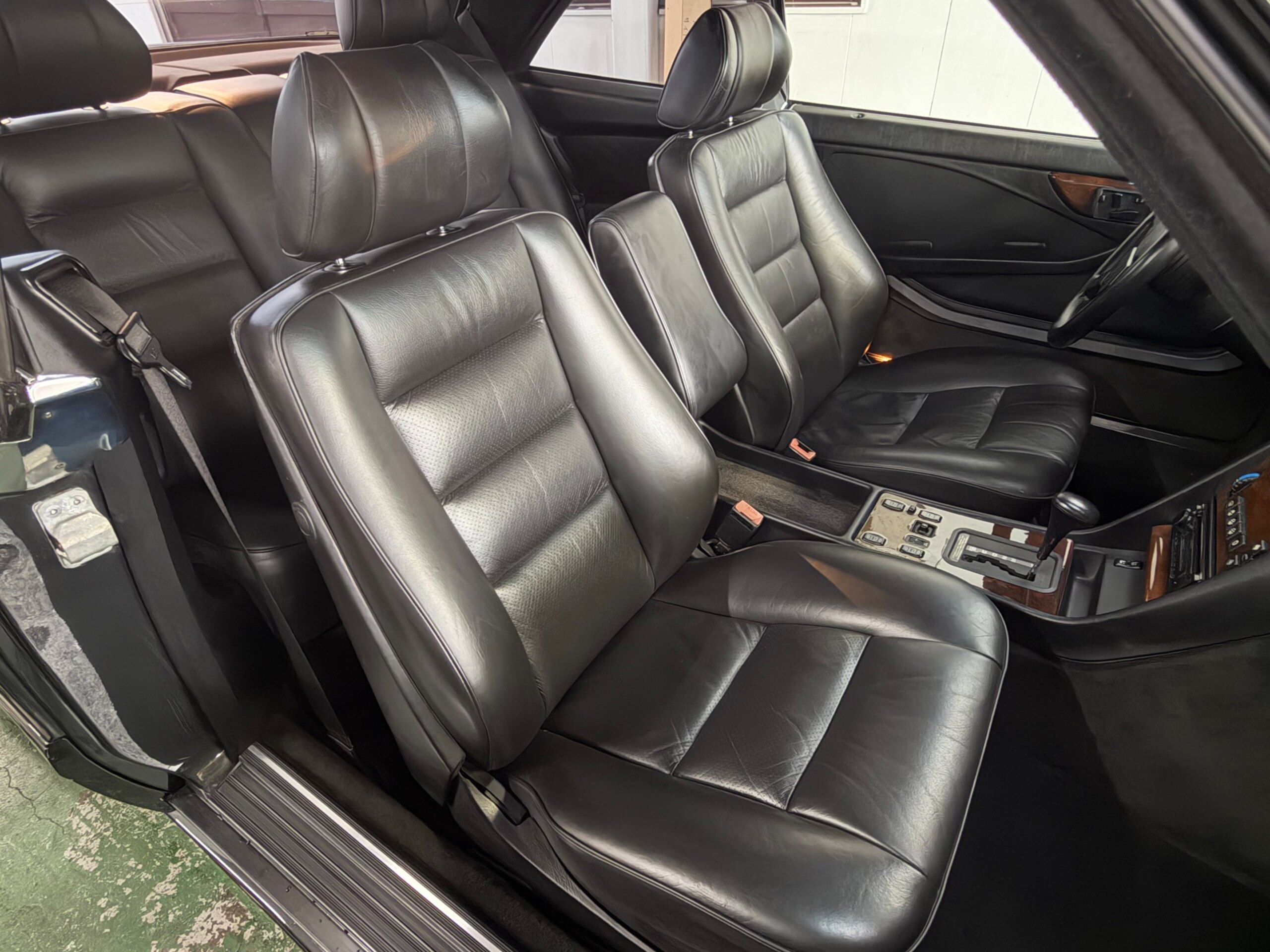 1990 Mercedes Benz 560SEC — Photo 23 / 39