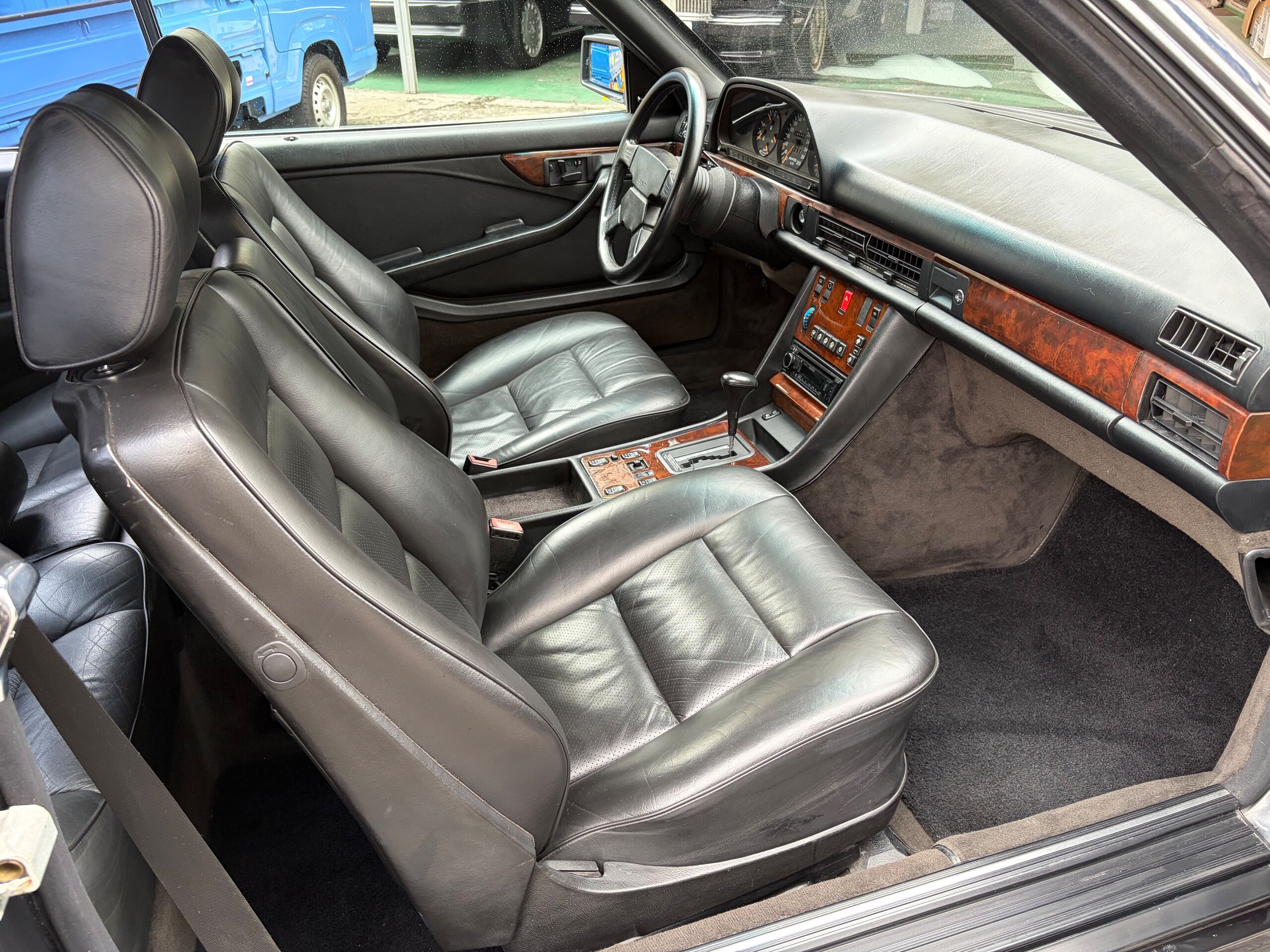 1990 Mercedes Benz 560SEC — Photo 24 / 39