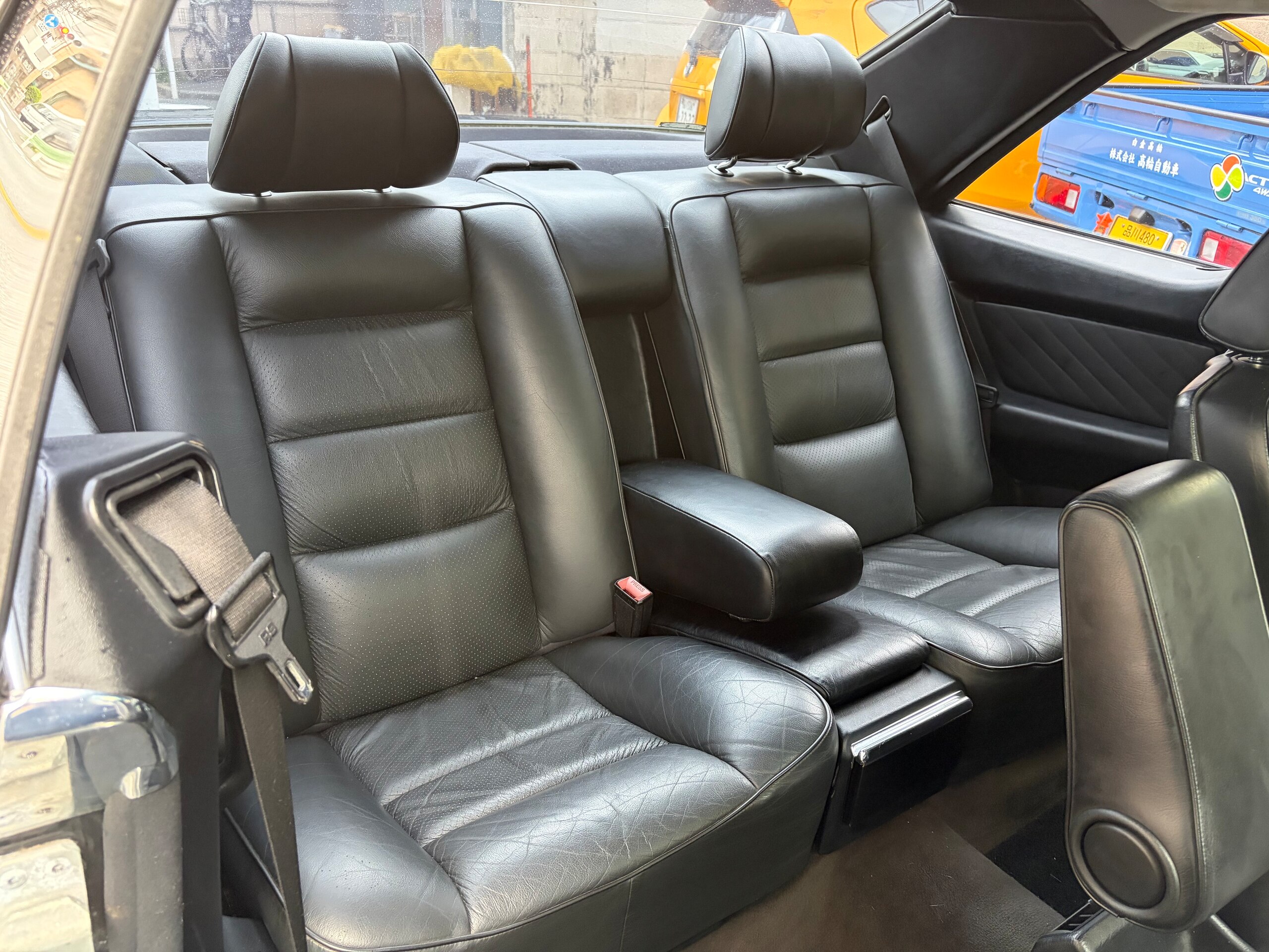 1990 Mercedes Benz 560SEC — Photo 25 / 39