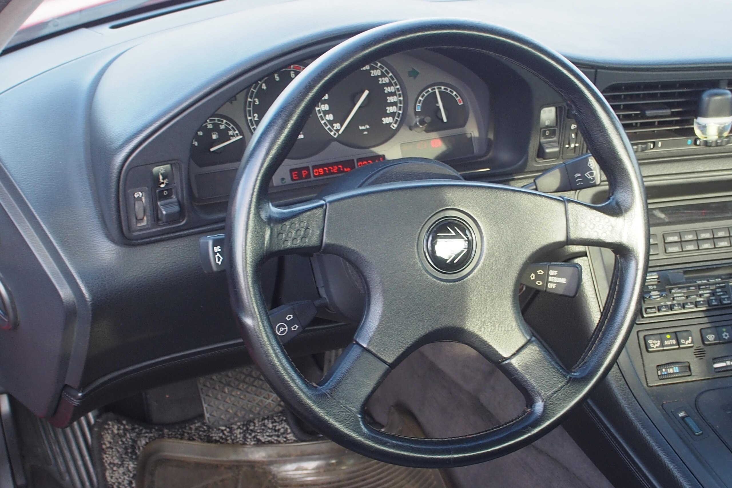 1991 BMW 850i — Photo 7 / 25