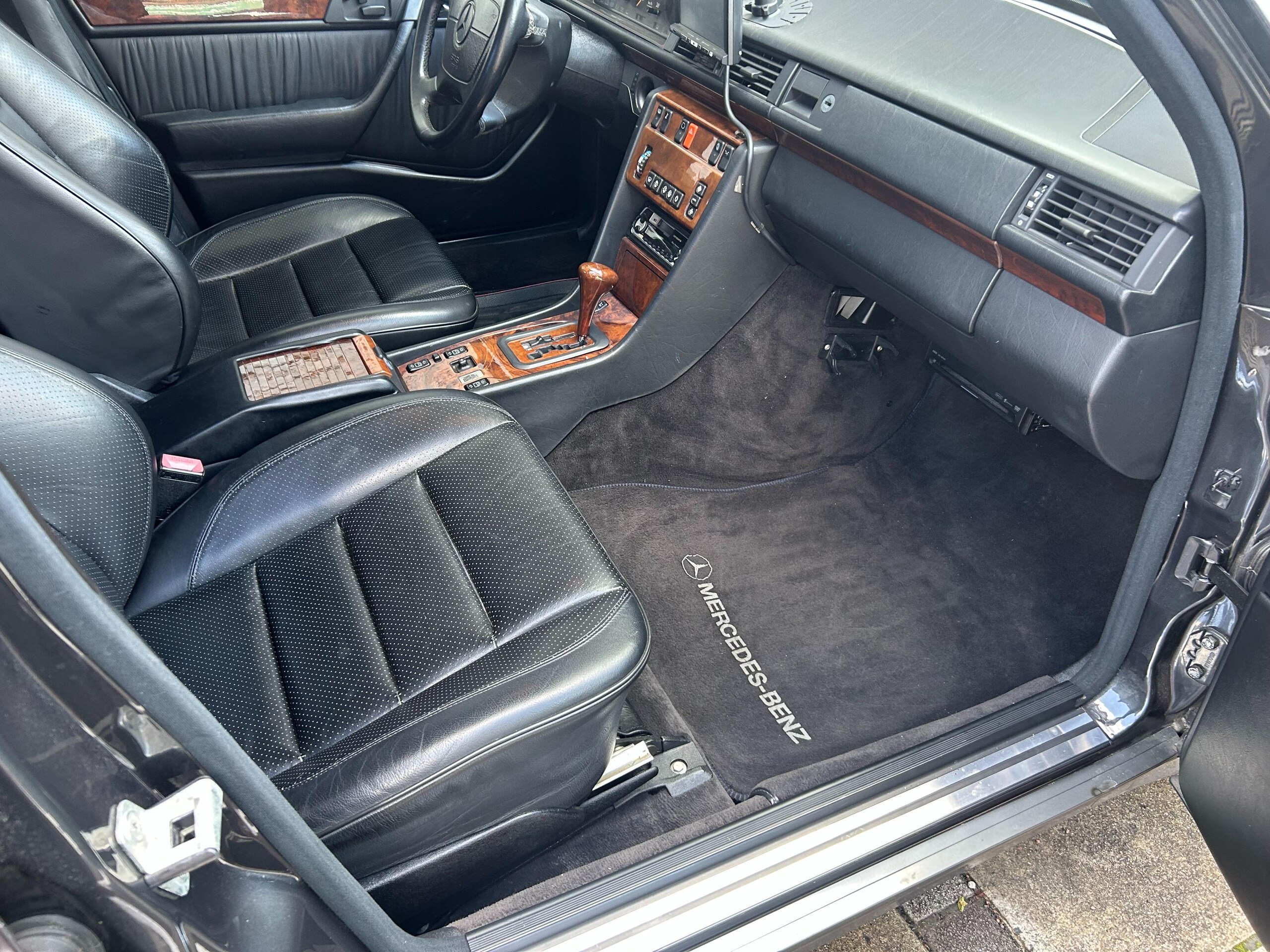 1991 Mercedes Benz 500E — Photo 23 / 27