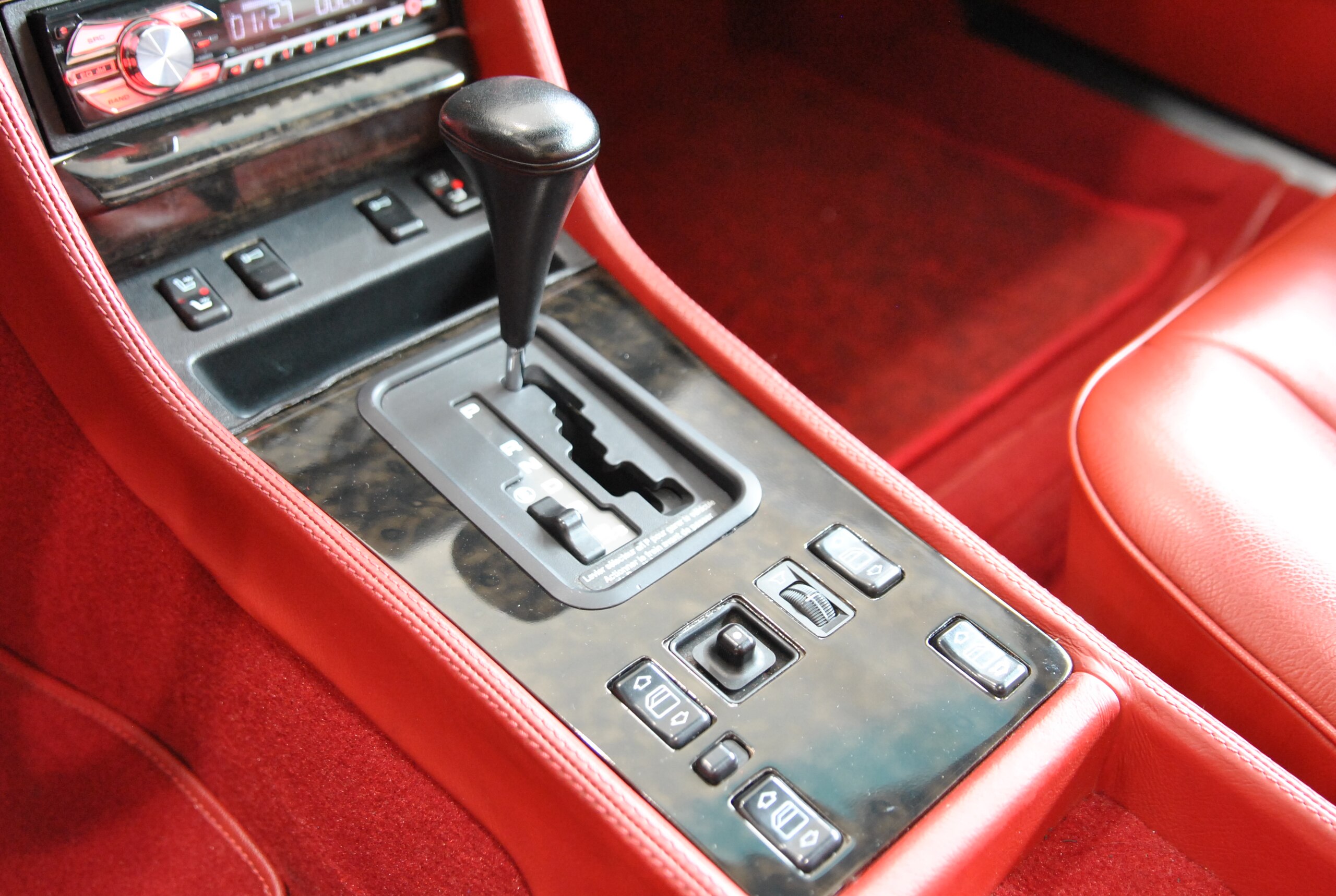 1992 Mercedes Benz 560SEC — Photo 8 / 13