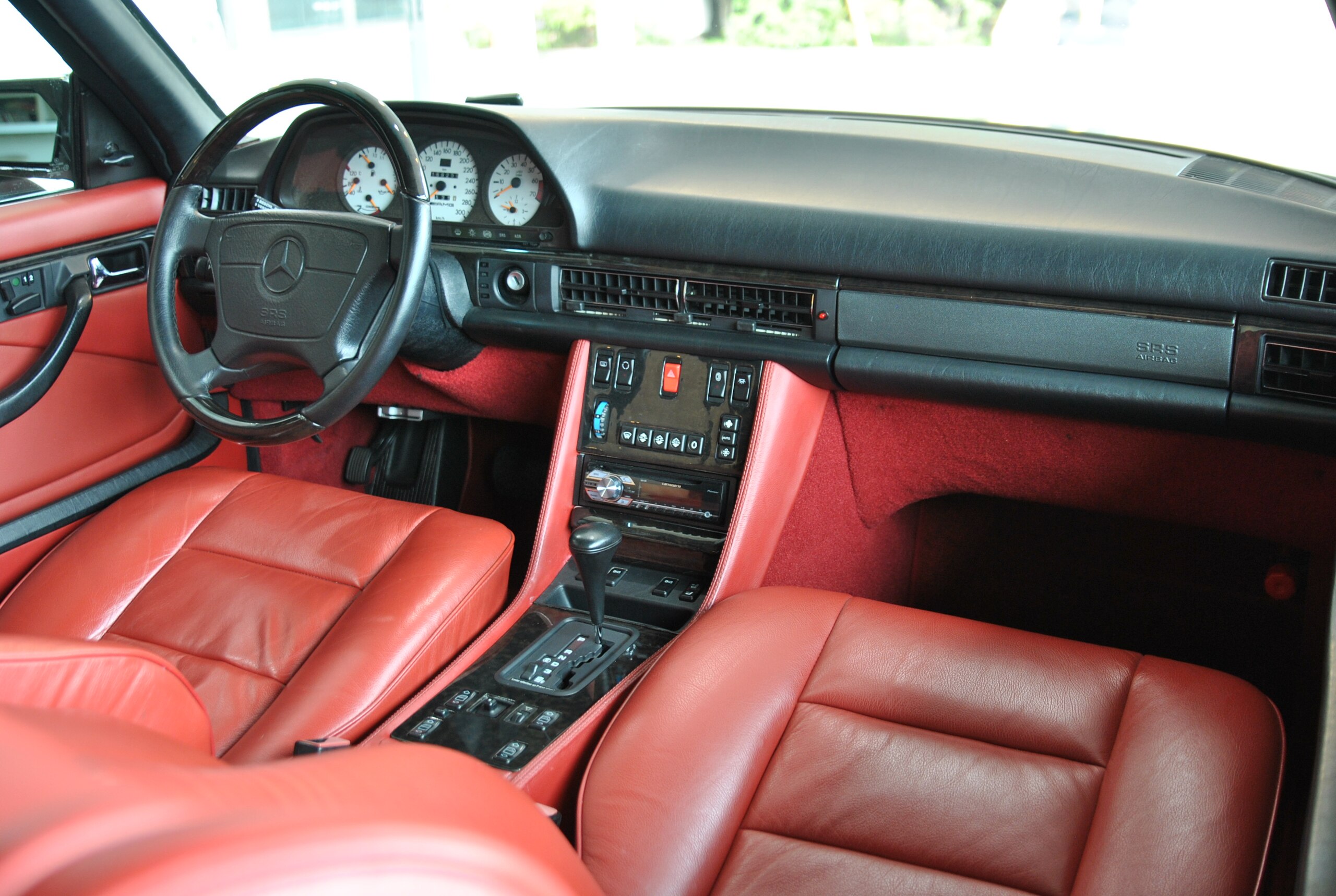 1992 Mercedes Benz 560SEC — Photo 9 / 13