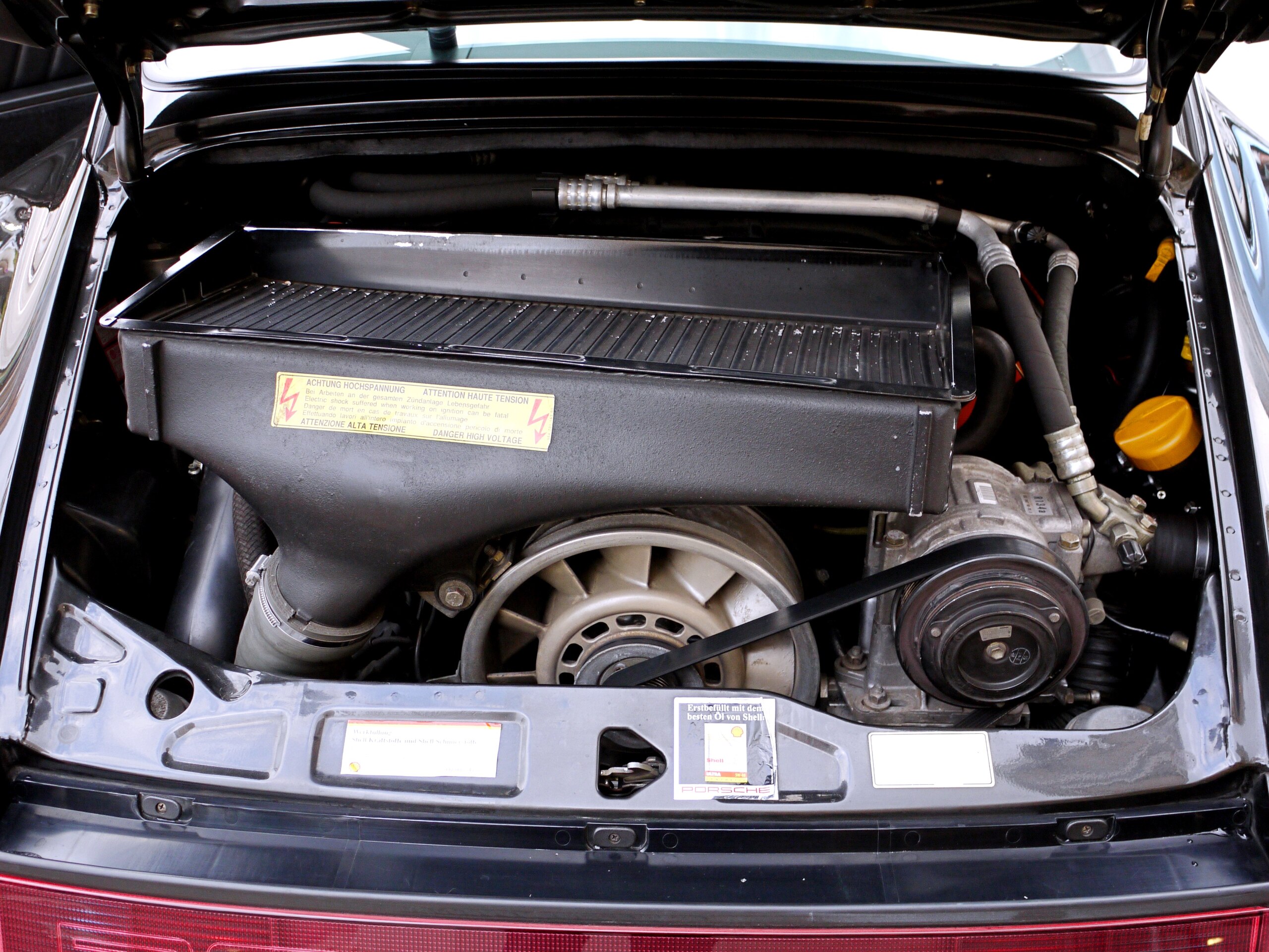 1994 Porsche 911 Turbo — Photo 18 / 19