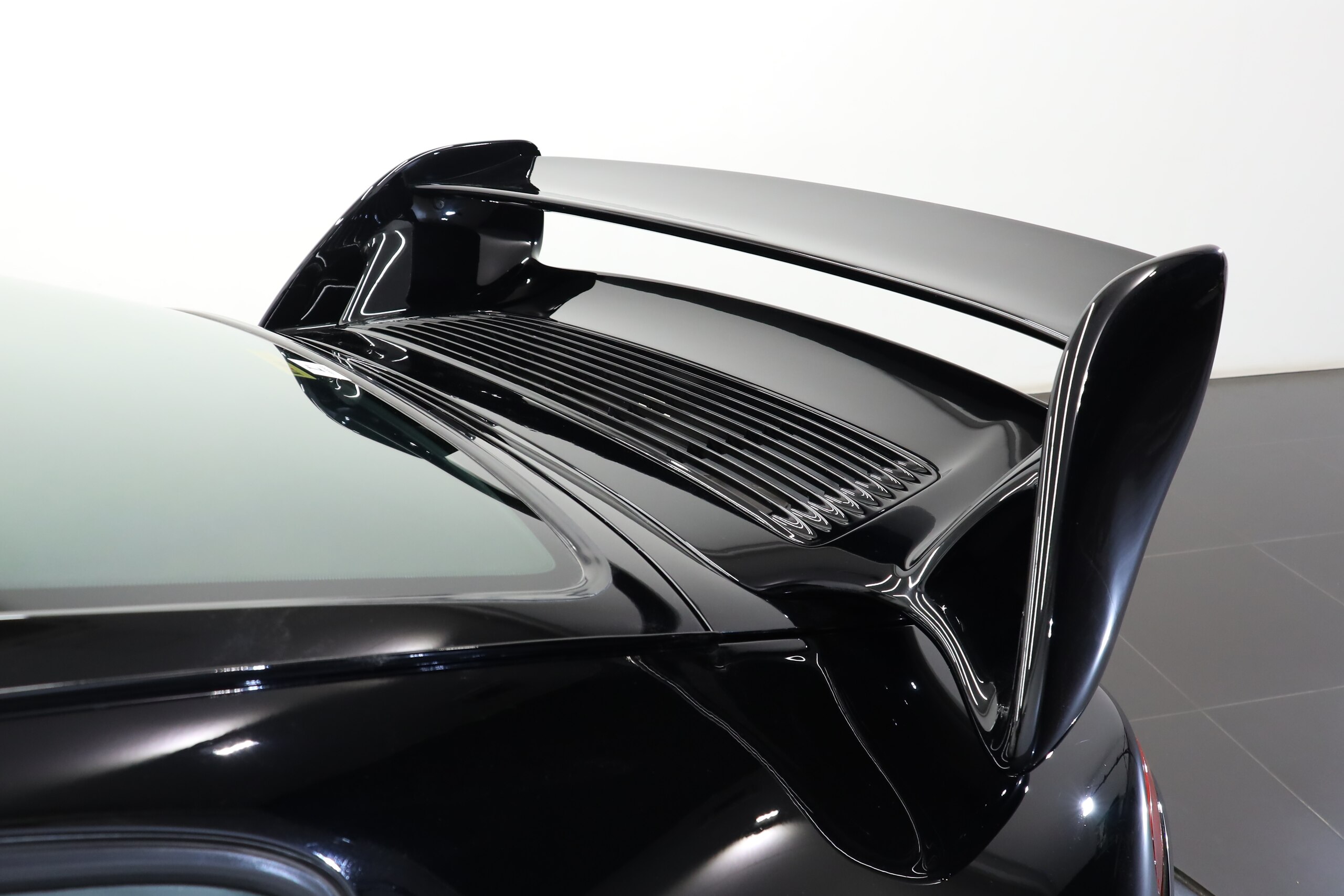 1995 Porsche 911 Carrera RS — Photo 18 / 37