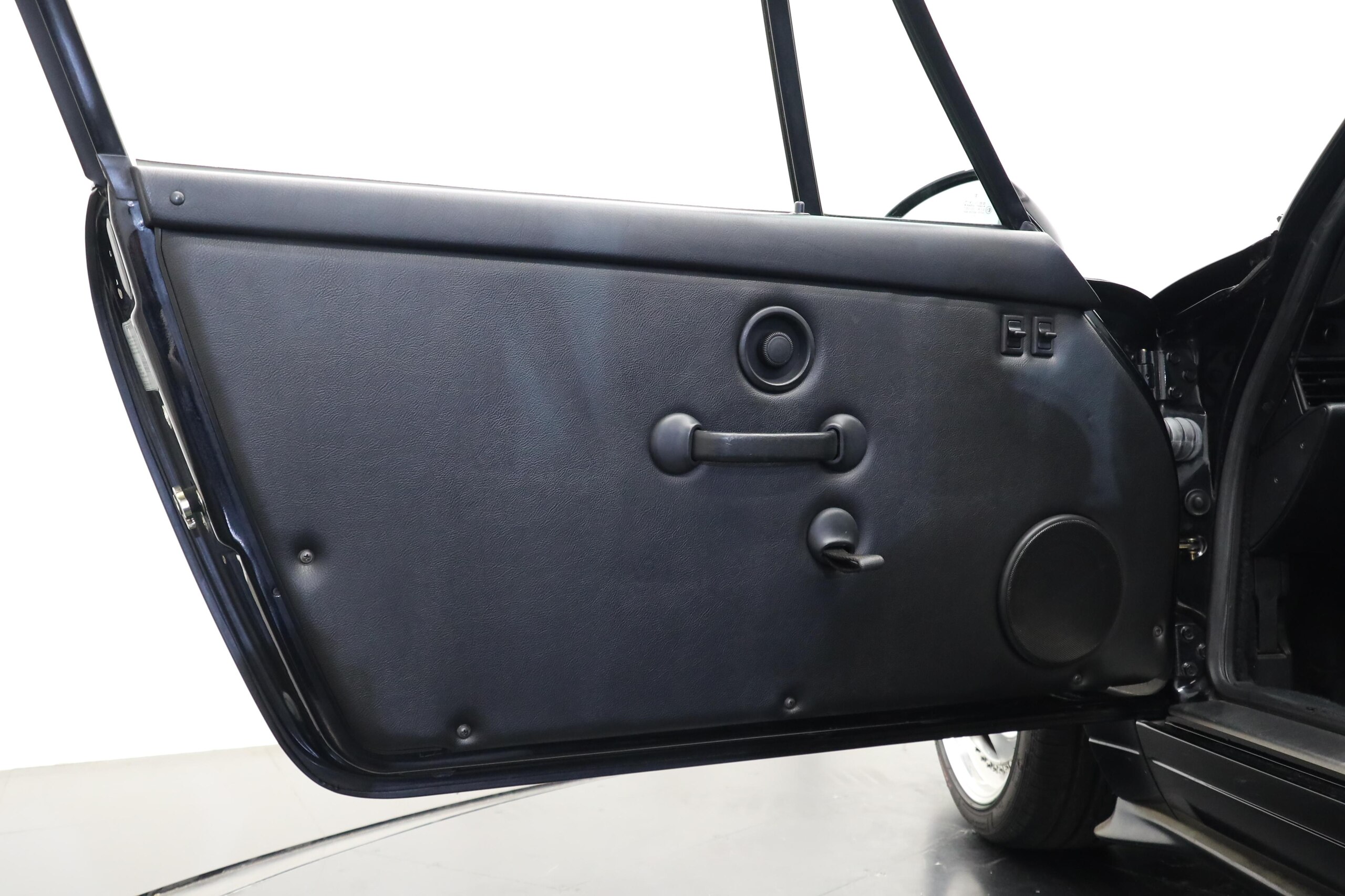 1995 Porsche 911 Carrera RS — Photo 32 / 37