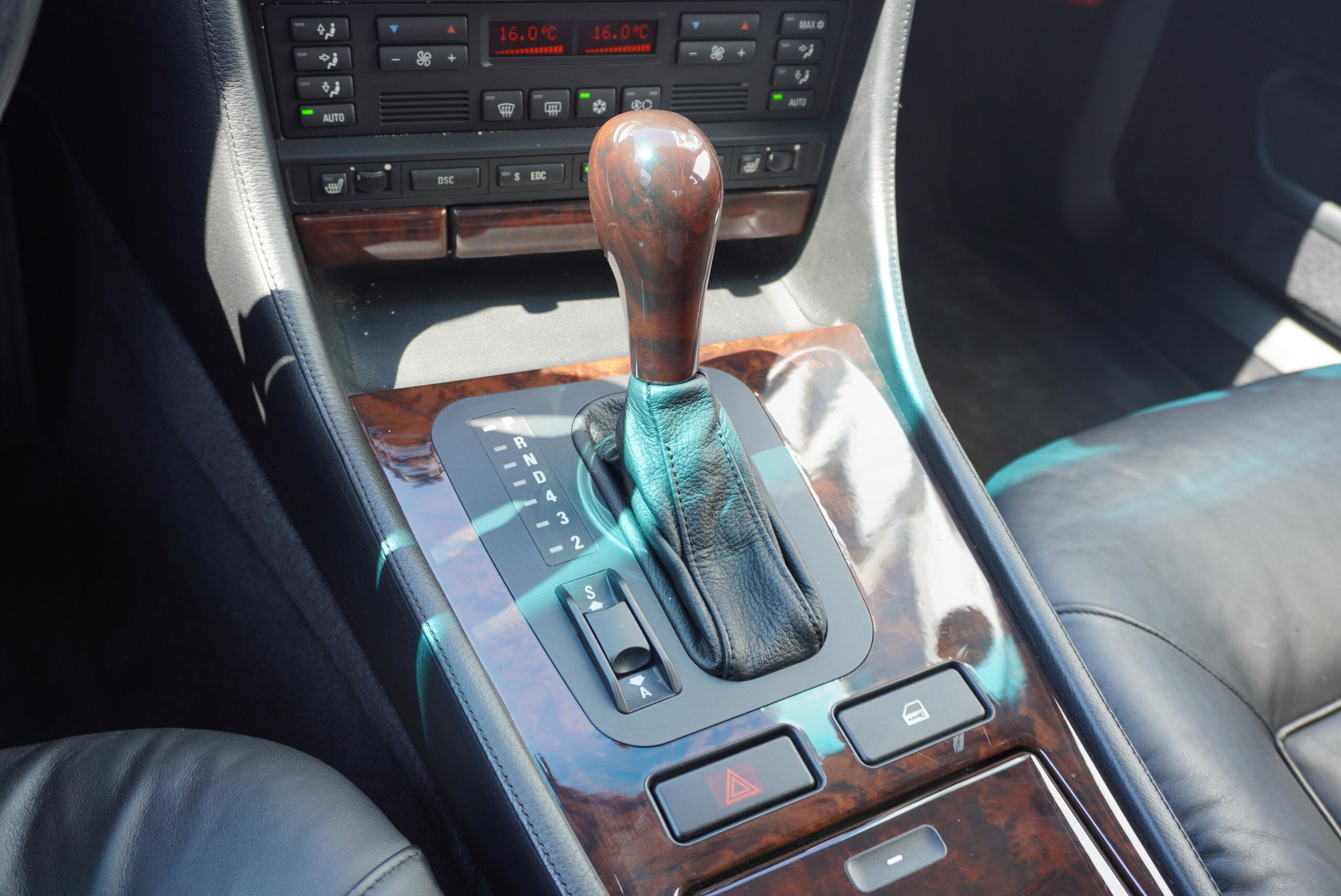 1996 BMW 750iL — Photo 10 / 36