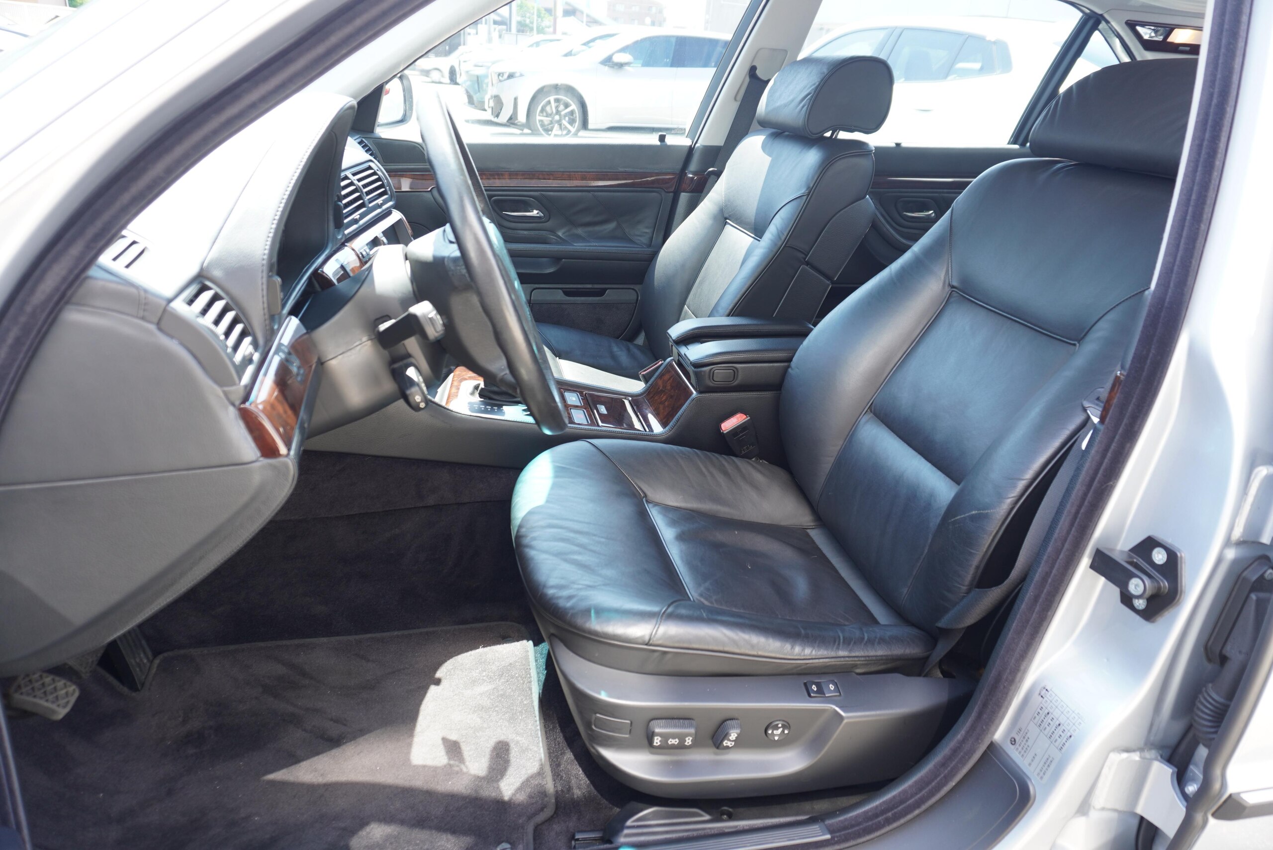 1996 BMW 750iL — Photo 16 / 36
