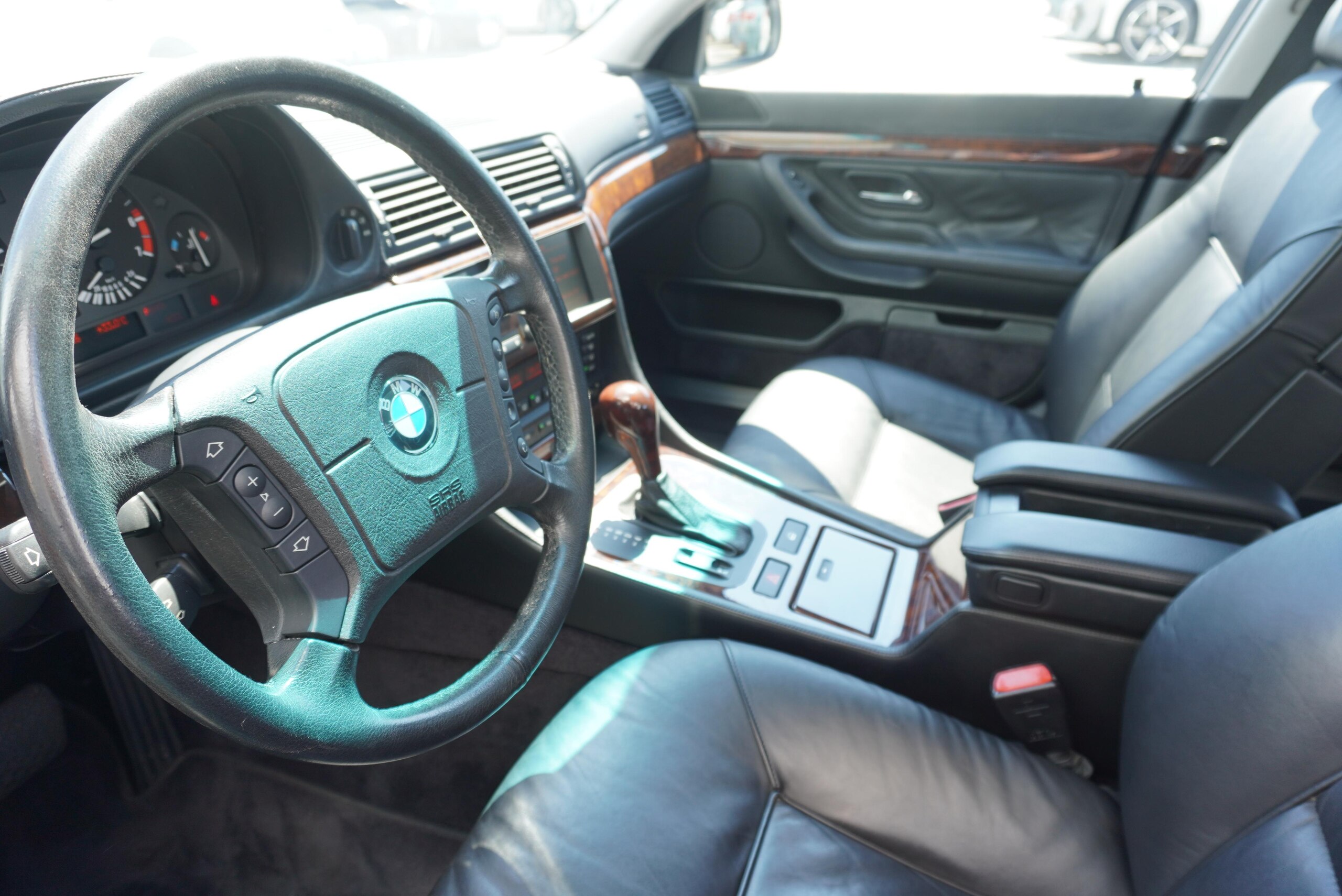 1996 BMW 750iL — Photo 17 / 36