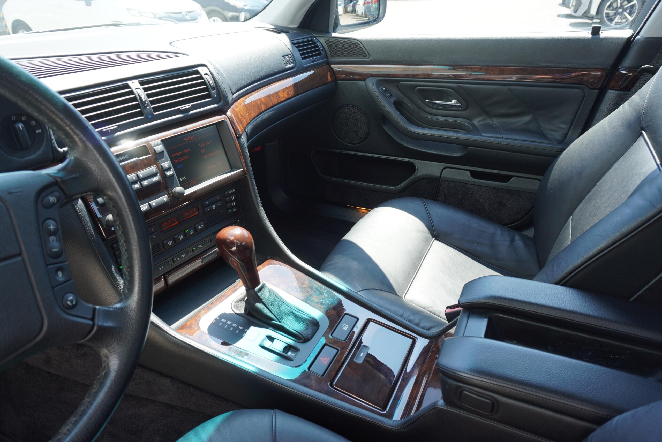 1996 BMW 750iL — Photo 19 / 36
