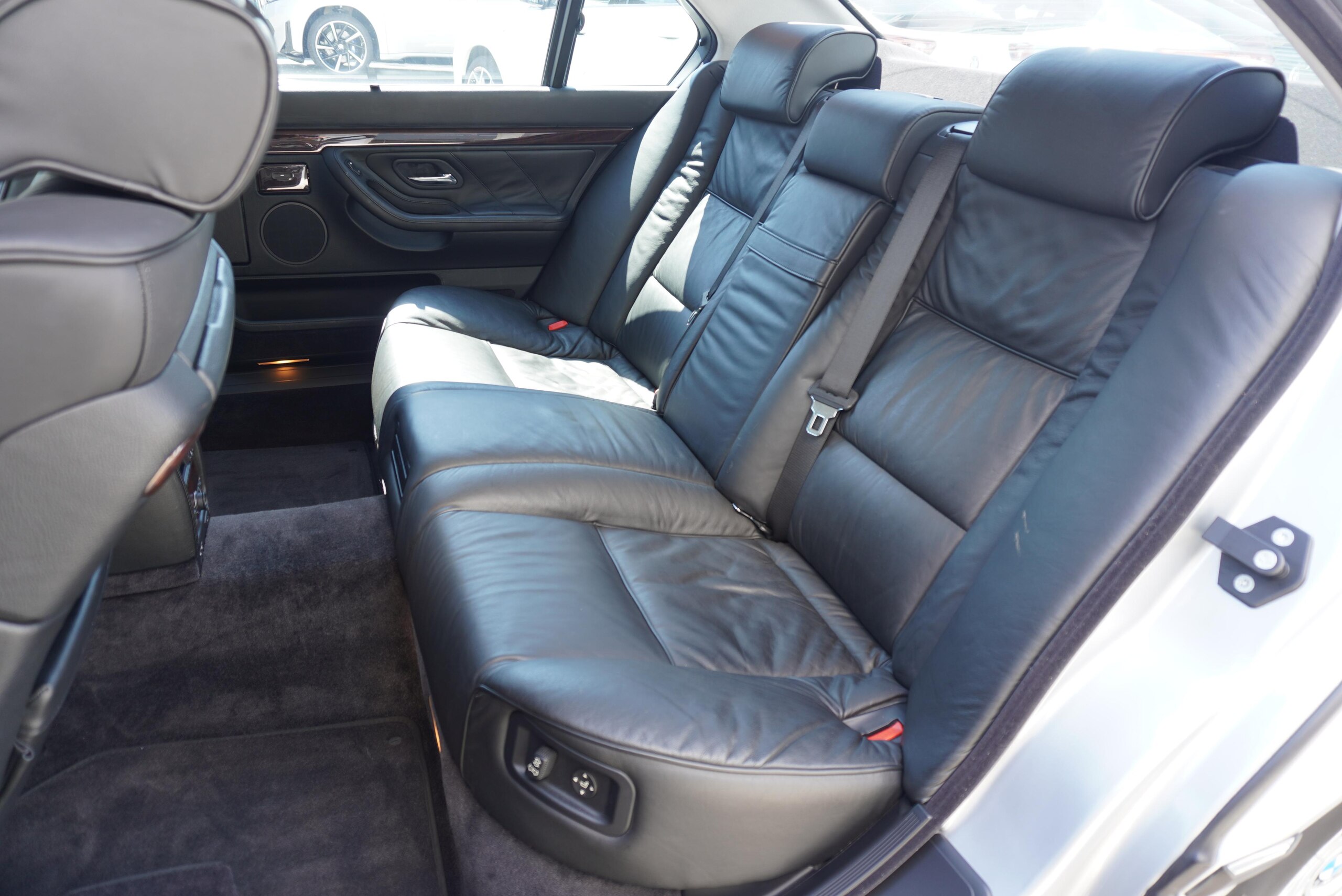 1996 BMW 750iL — Photo 22 / 36