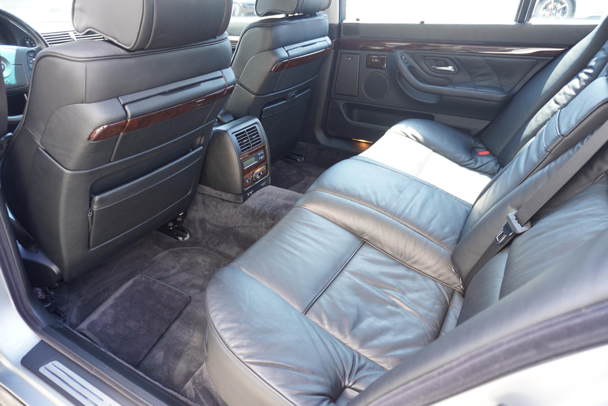 1996 BMW 750iL — Photo 23 / 36