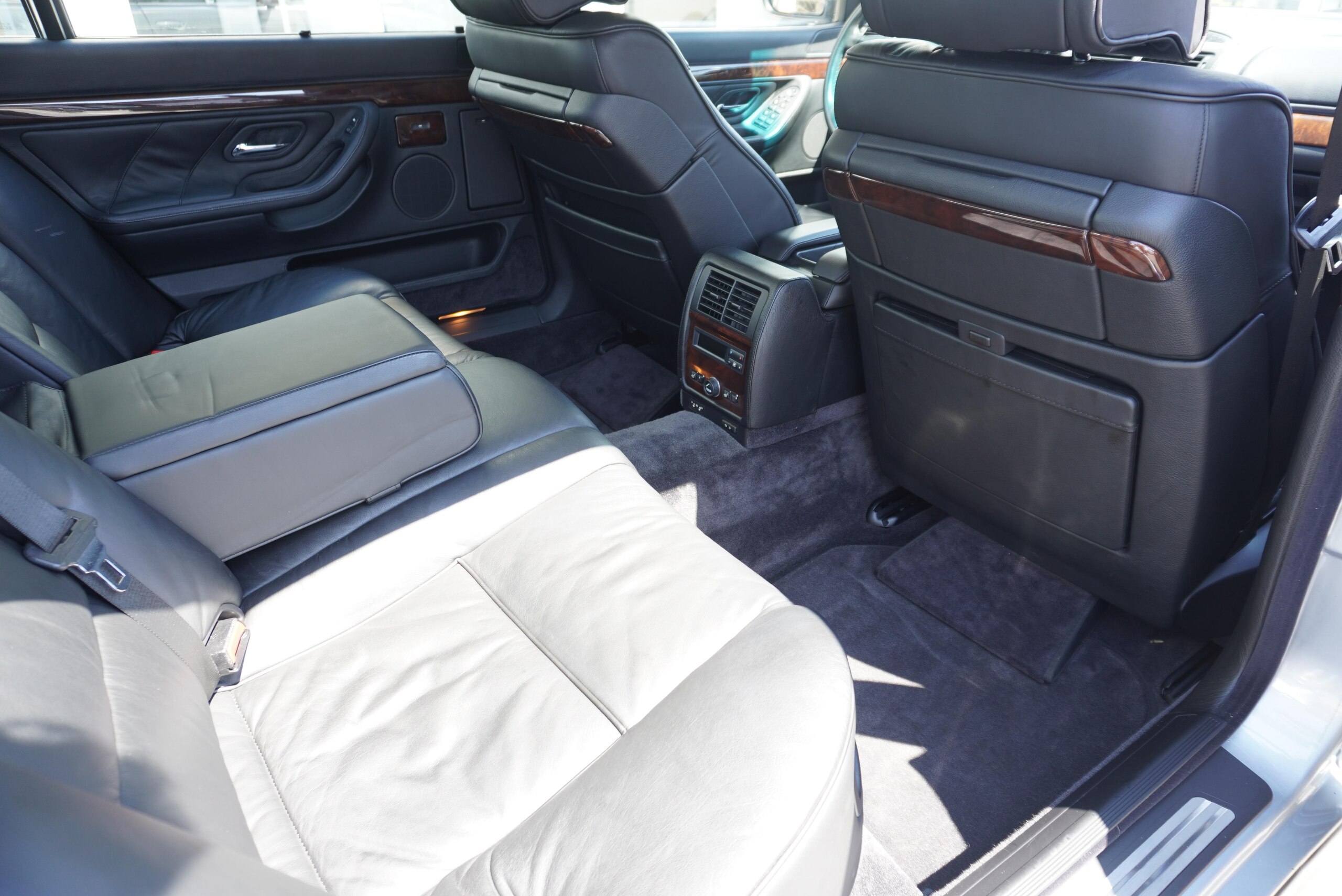 1996 BMW 750iL — Photo 25 / 36