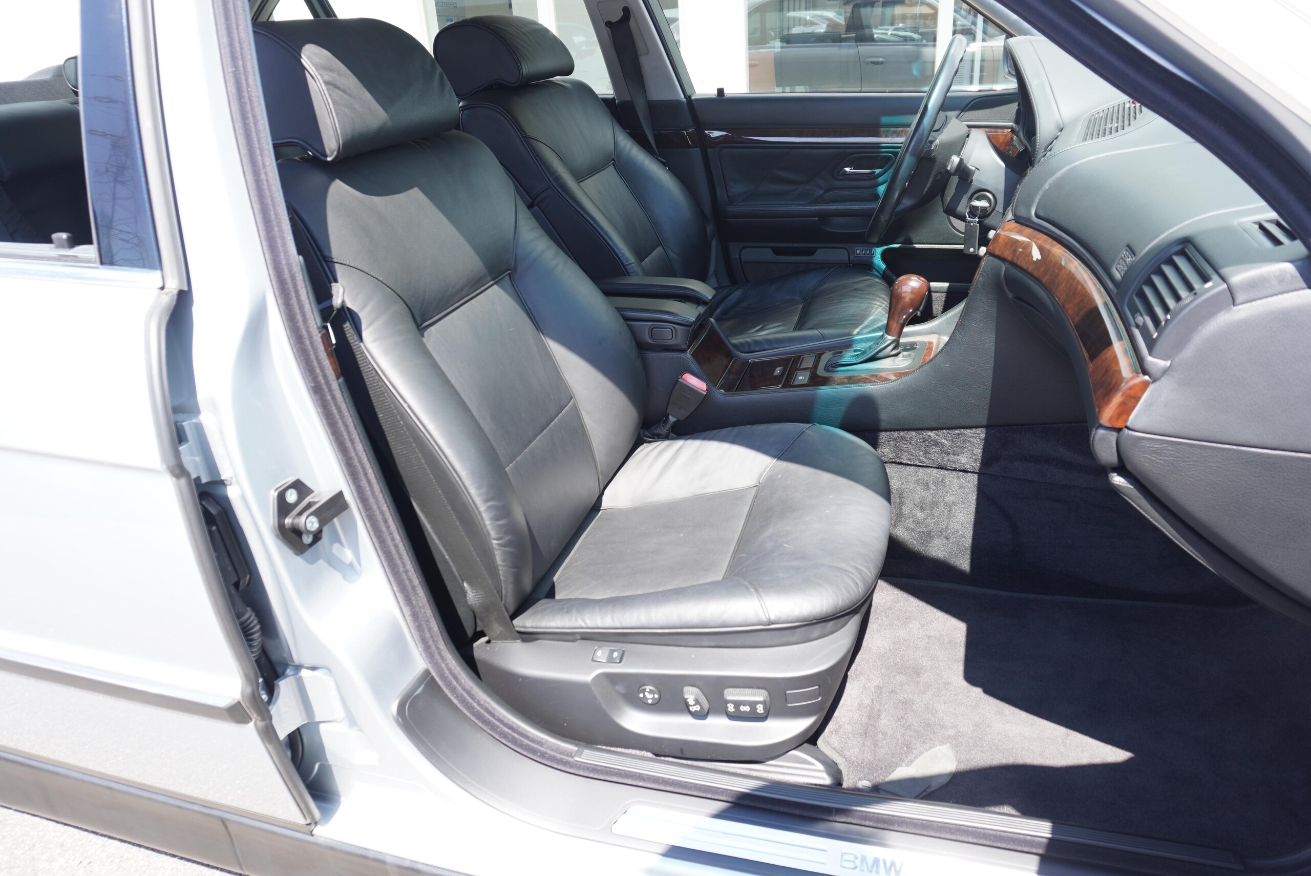 1996 BMW 750iL — Photo 26 / 36