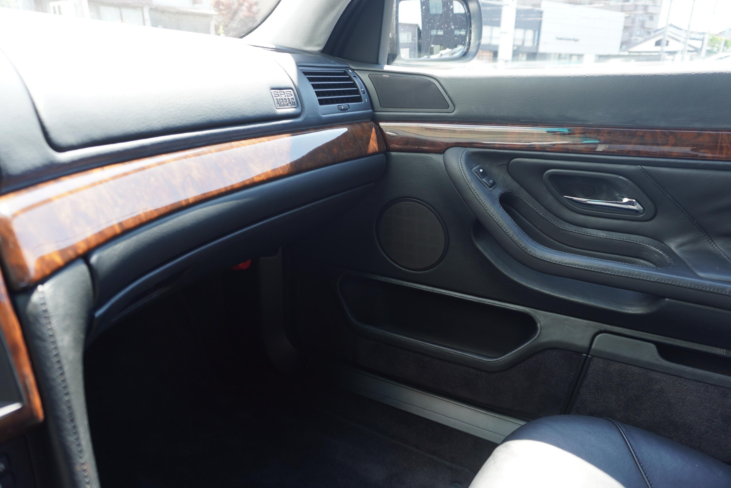 1996 BMW 750iL — Photo 28 / 36
