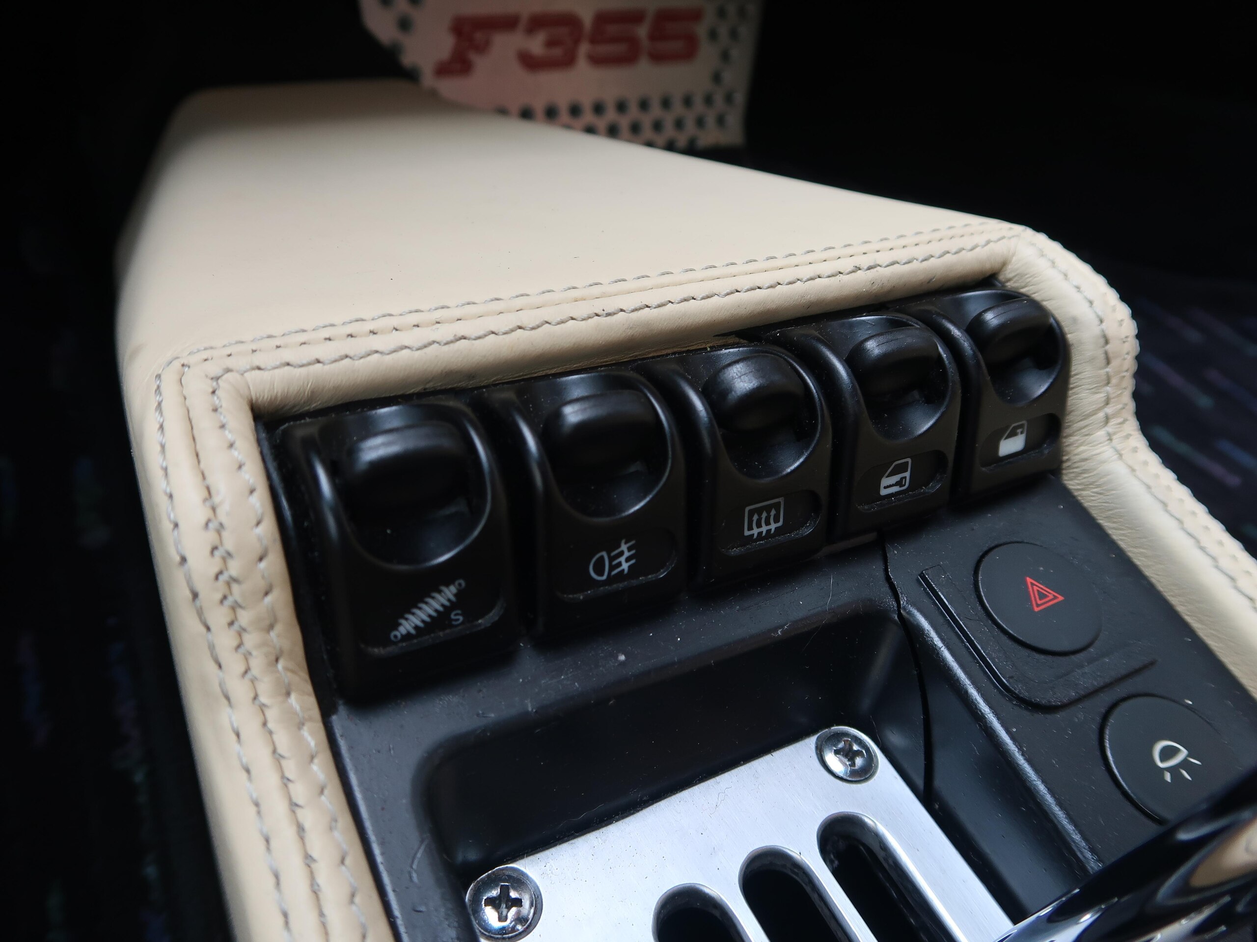 1996 Ferrari F355 Berlinetta — Photo 38 / 47