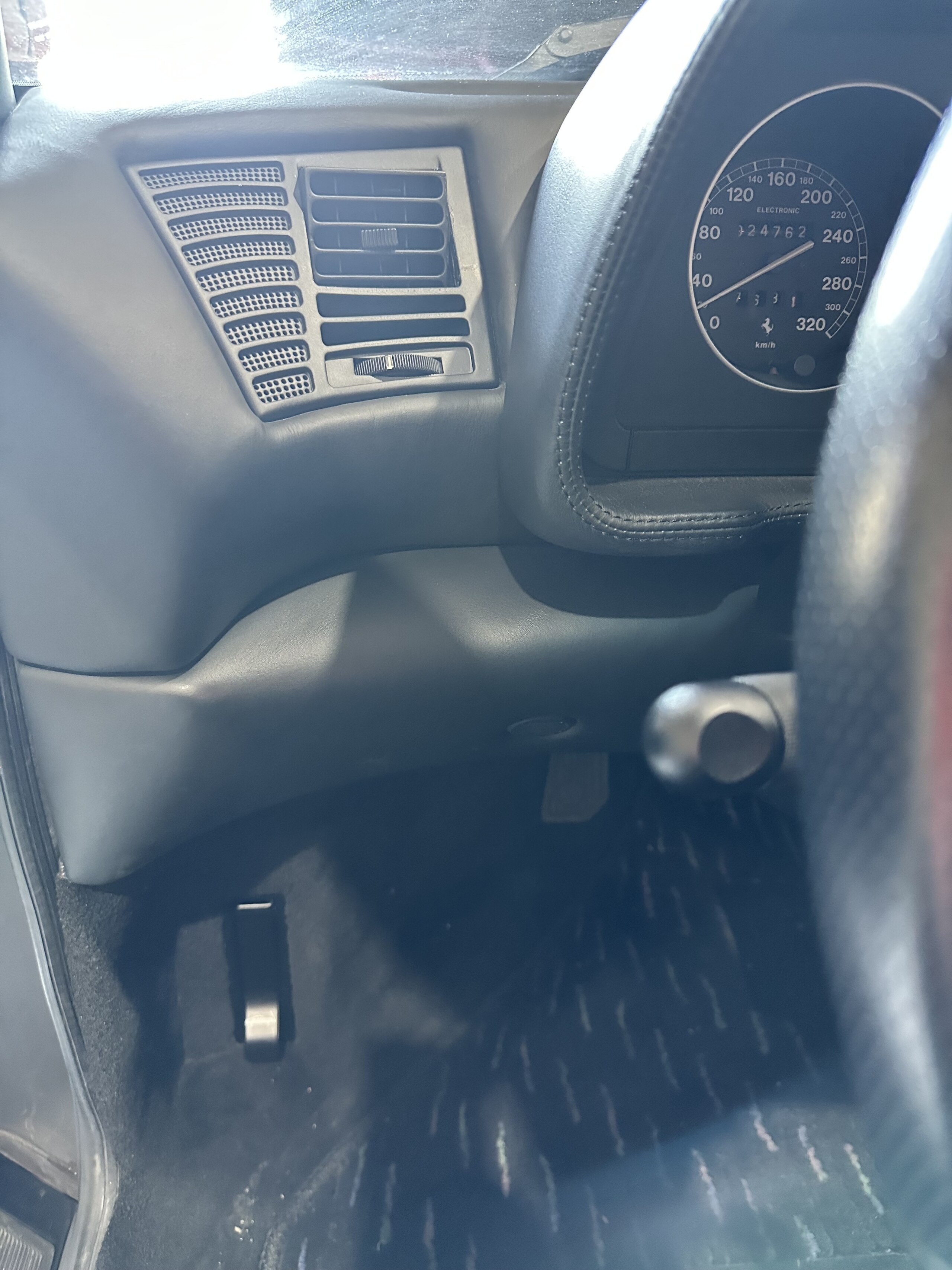 1996 Ferrari F355 Berlinetta — Photo 23 / 44