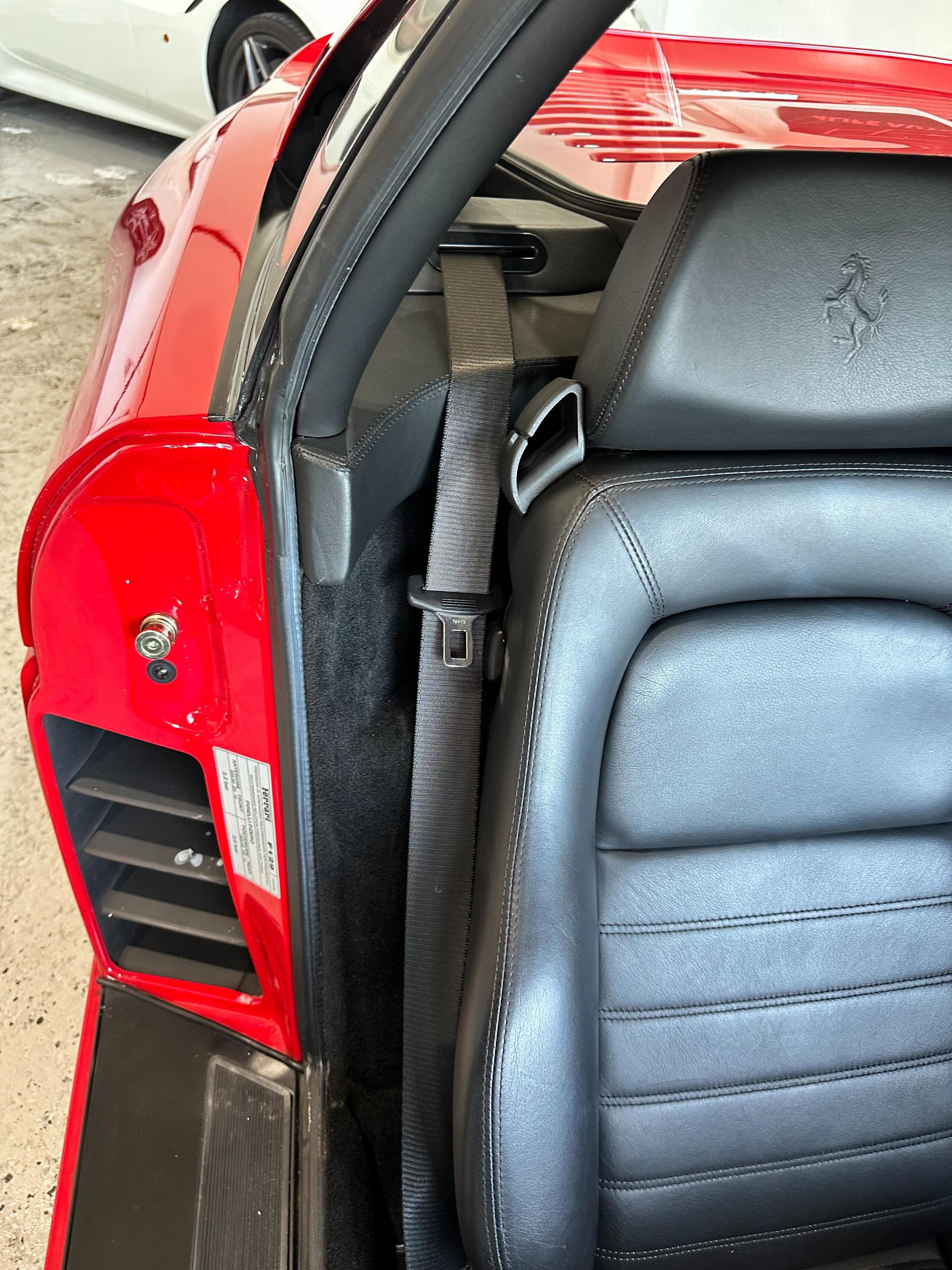 1996 Ferrari F355 Berlinetta — Photo 33 / 44