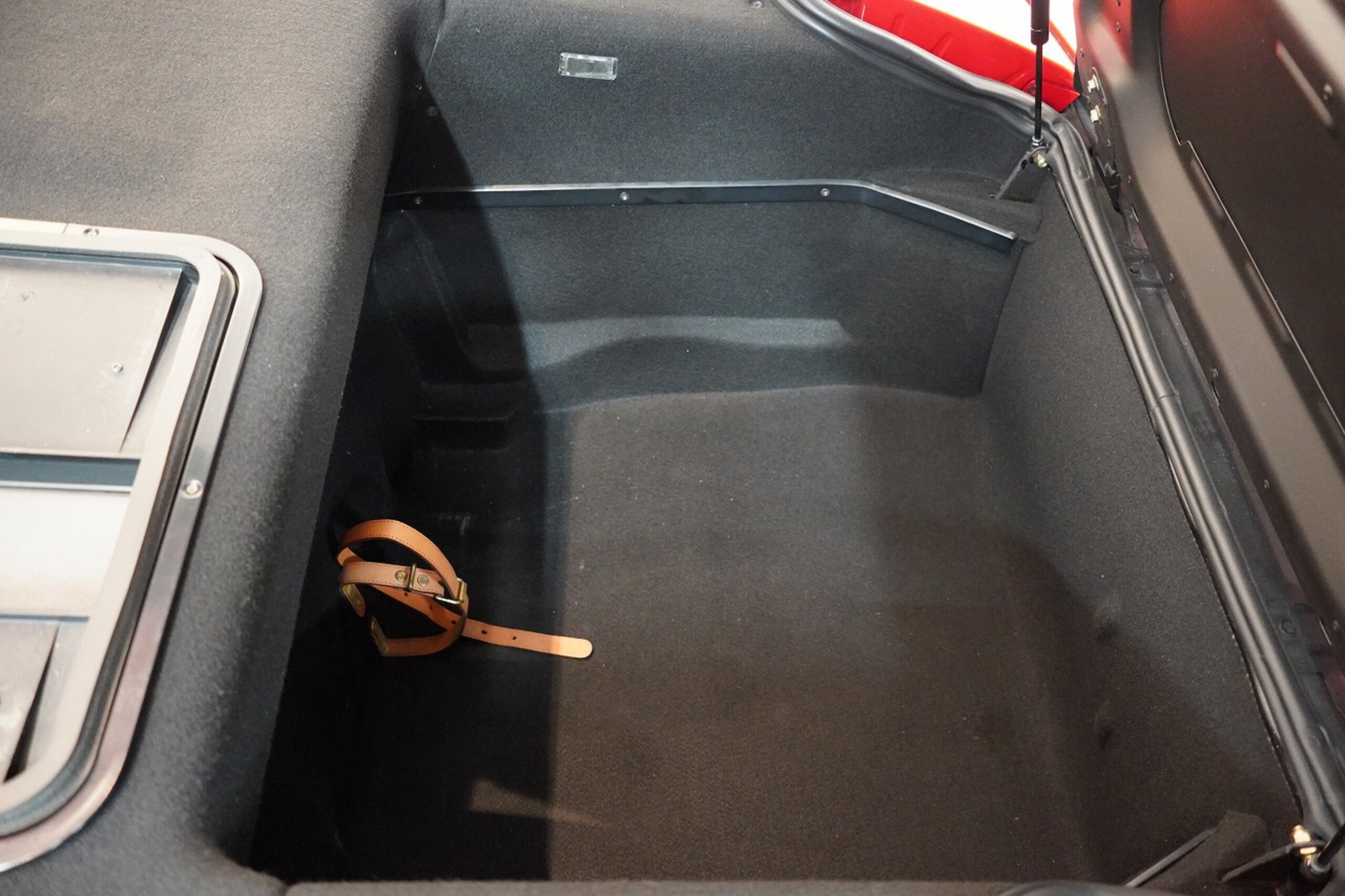 1996 Ferrari F355 Berlinetta — Photo 38 / 69