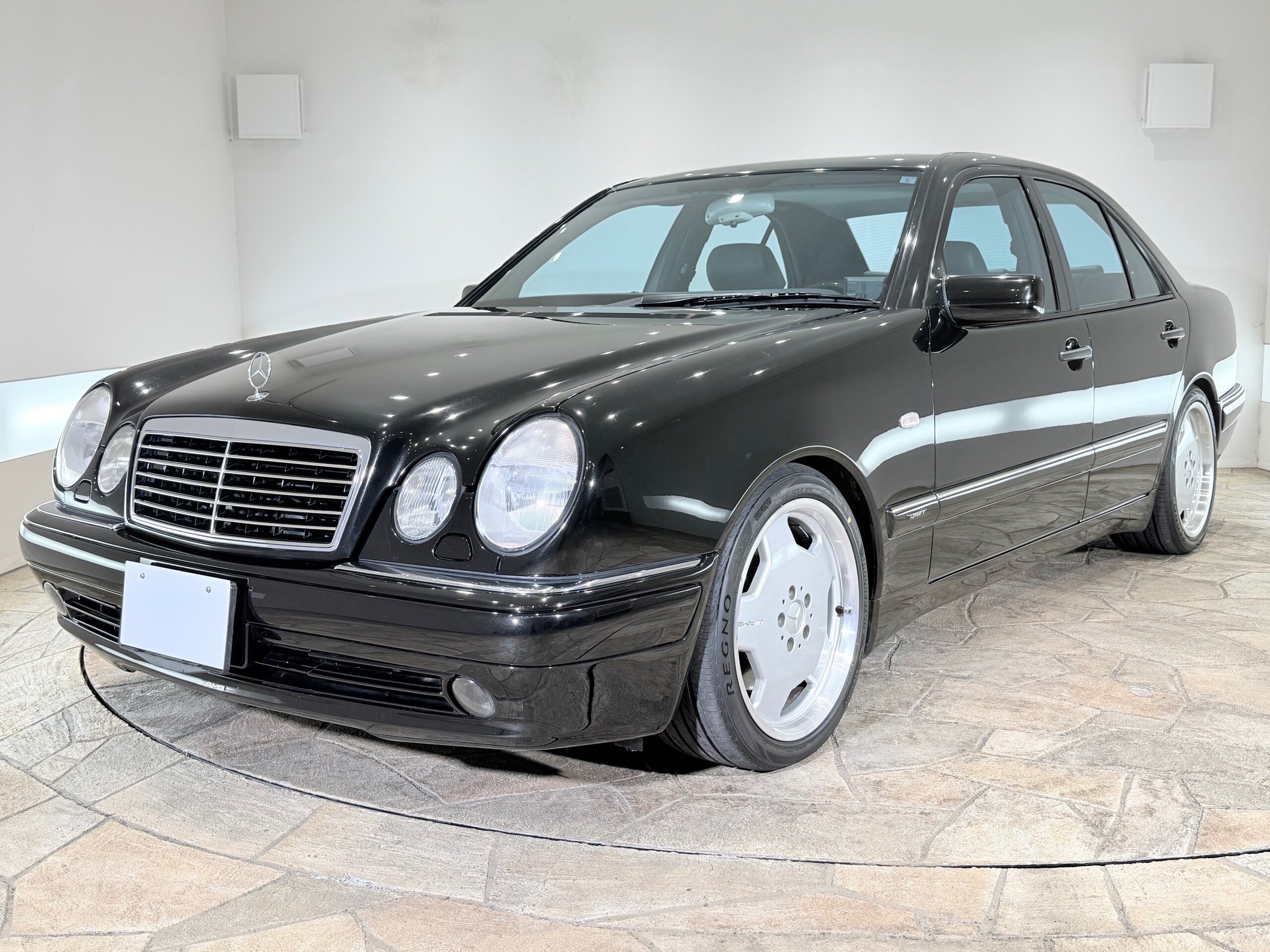 1998 Mercedes Benz E60 AMG Black Exterior for sale in Japan