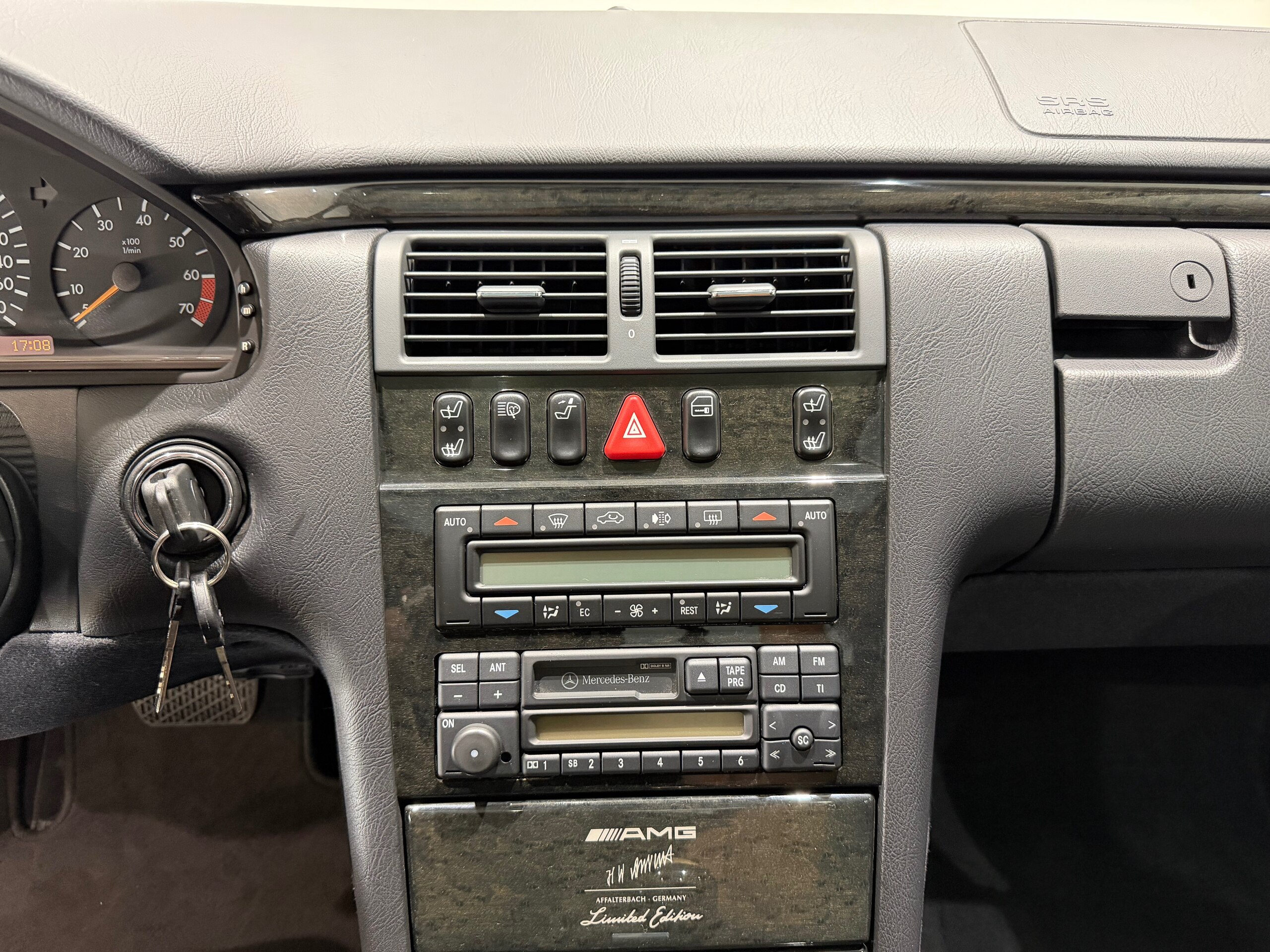 1998 Mercedes Benz E60 AMG — Photo 9 / 74