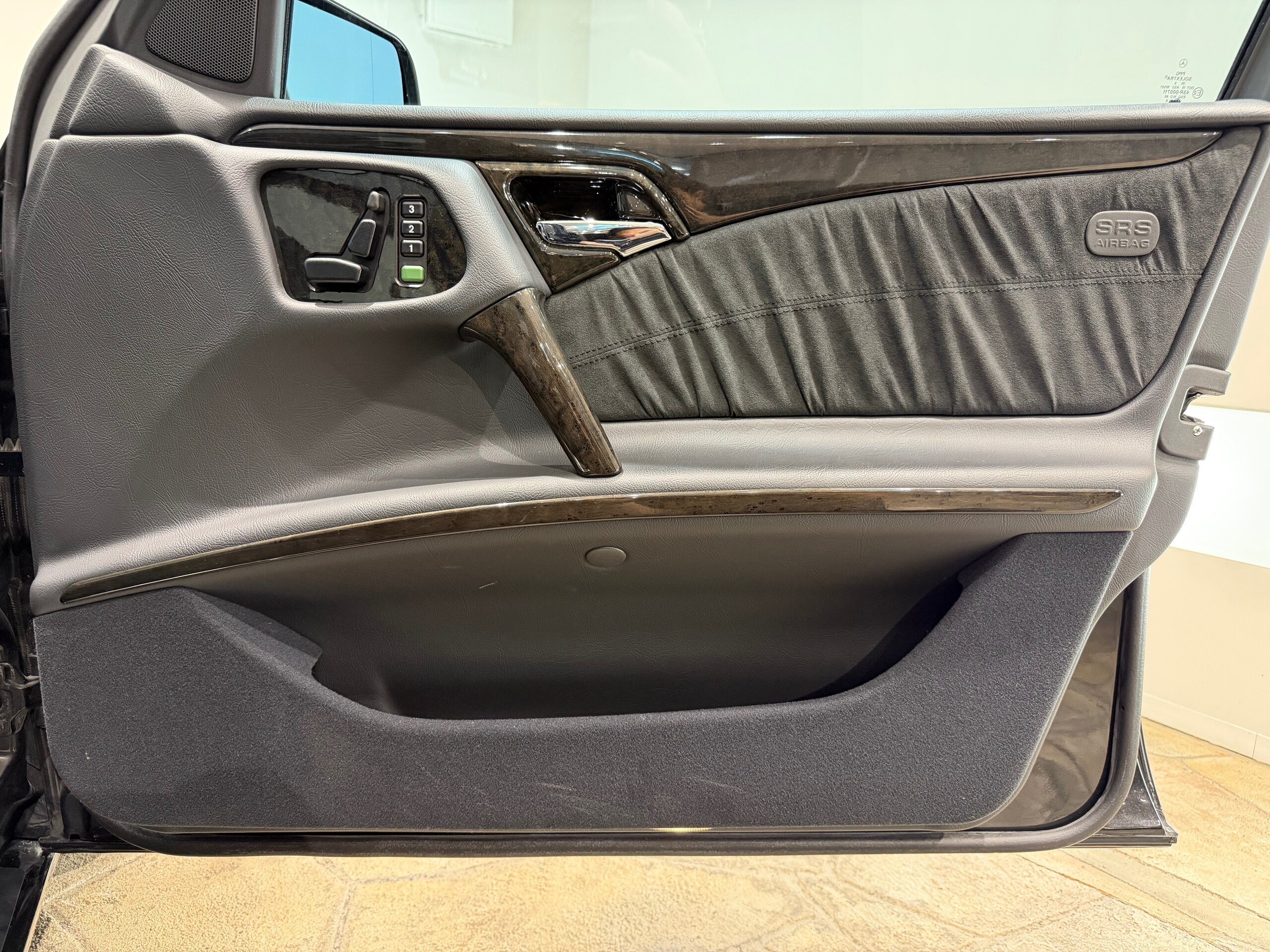 1998 Mercedes Benz E60 AMG — Photo 14 / 74