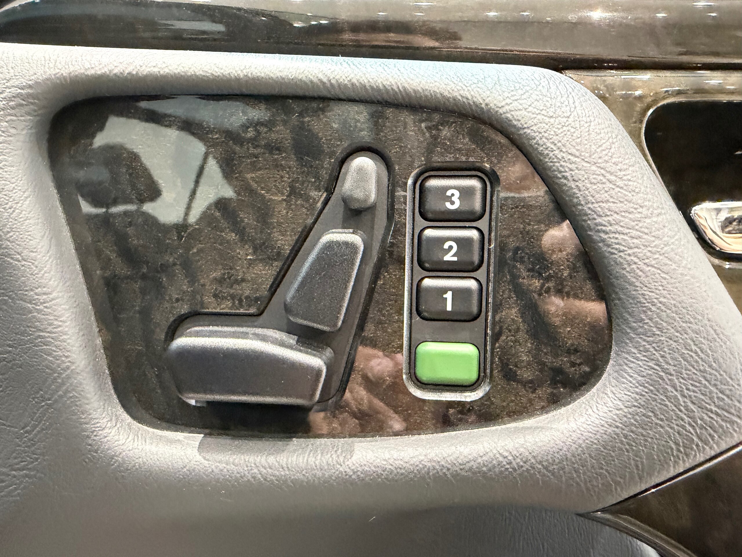 1998 Mercedes Benz E60 AMG — Photo 15 / 74