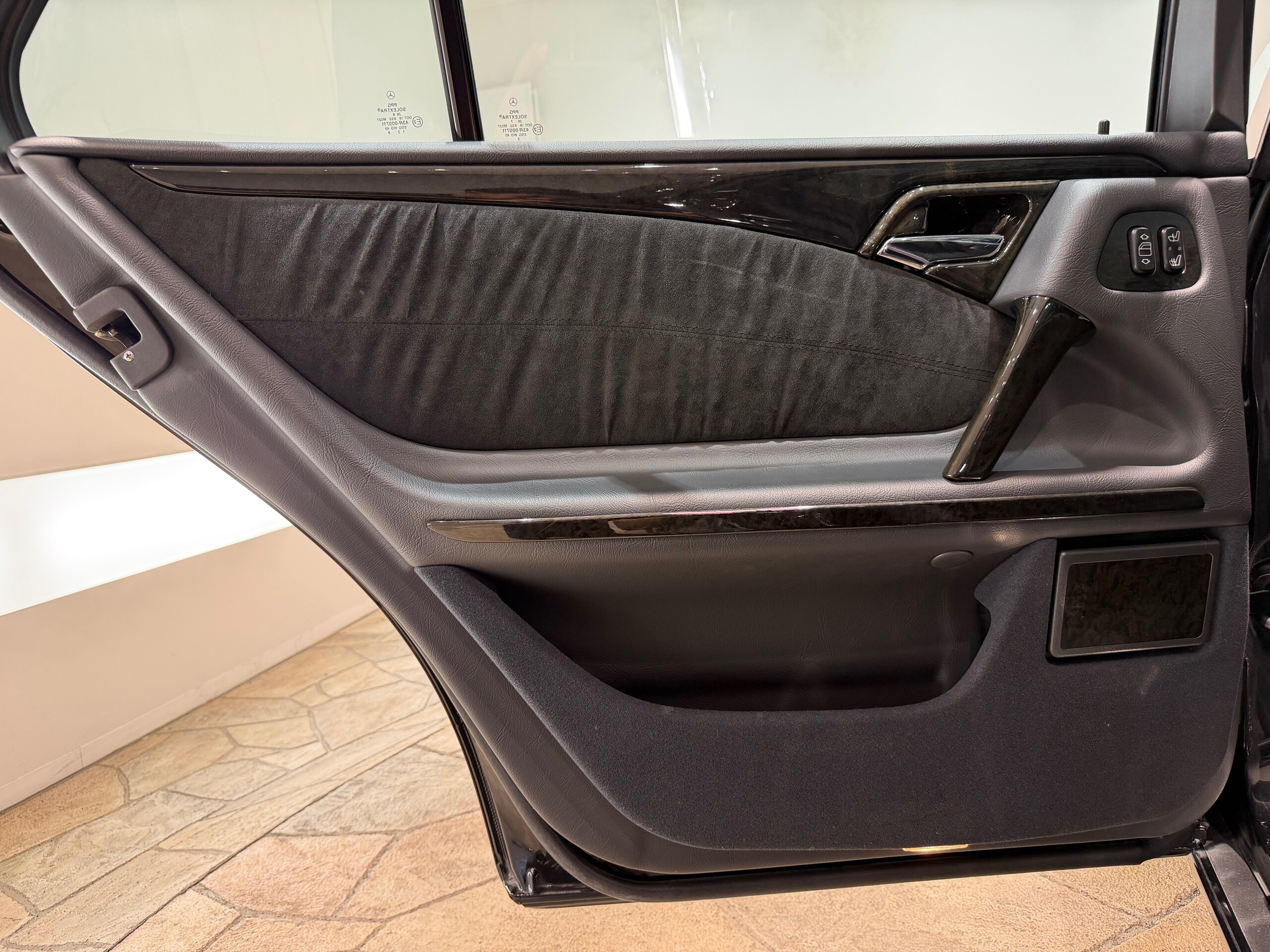 1998 Mercedes Benz E60 AMG — Photo 19 / 74