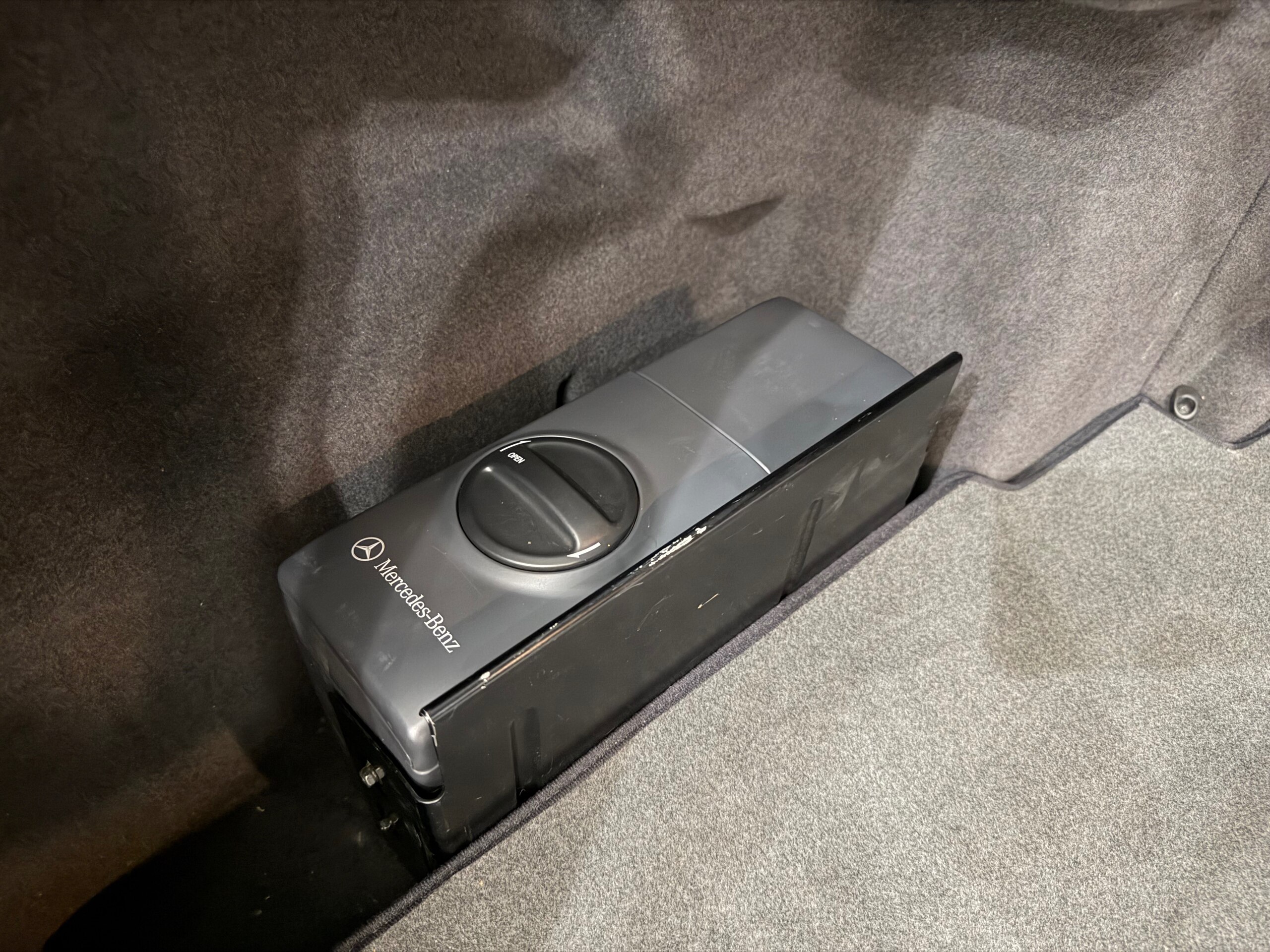 1998 Mercedes Benz E60 AMG — Photo 37 / 74