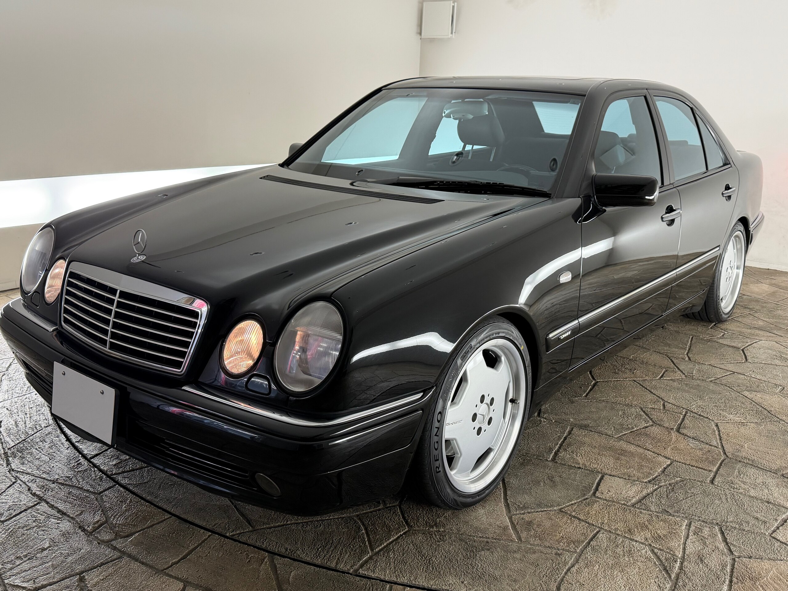 1998 Mercedes Benz E60 AMG — Photo 43 / 74